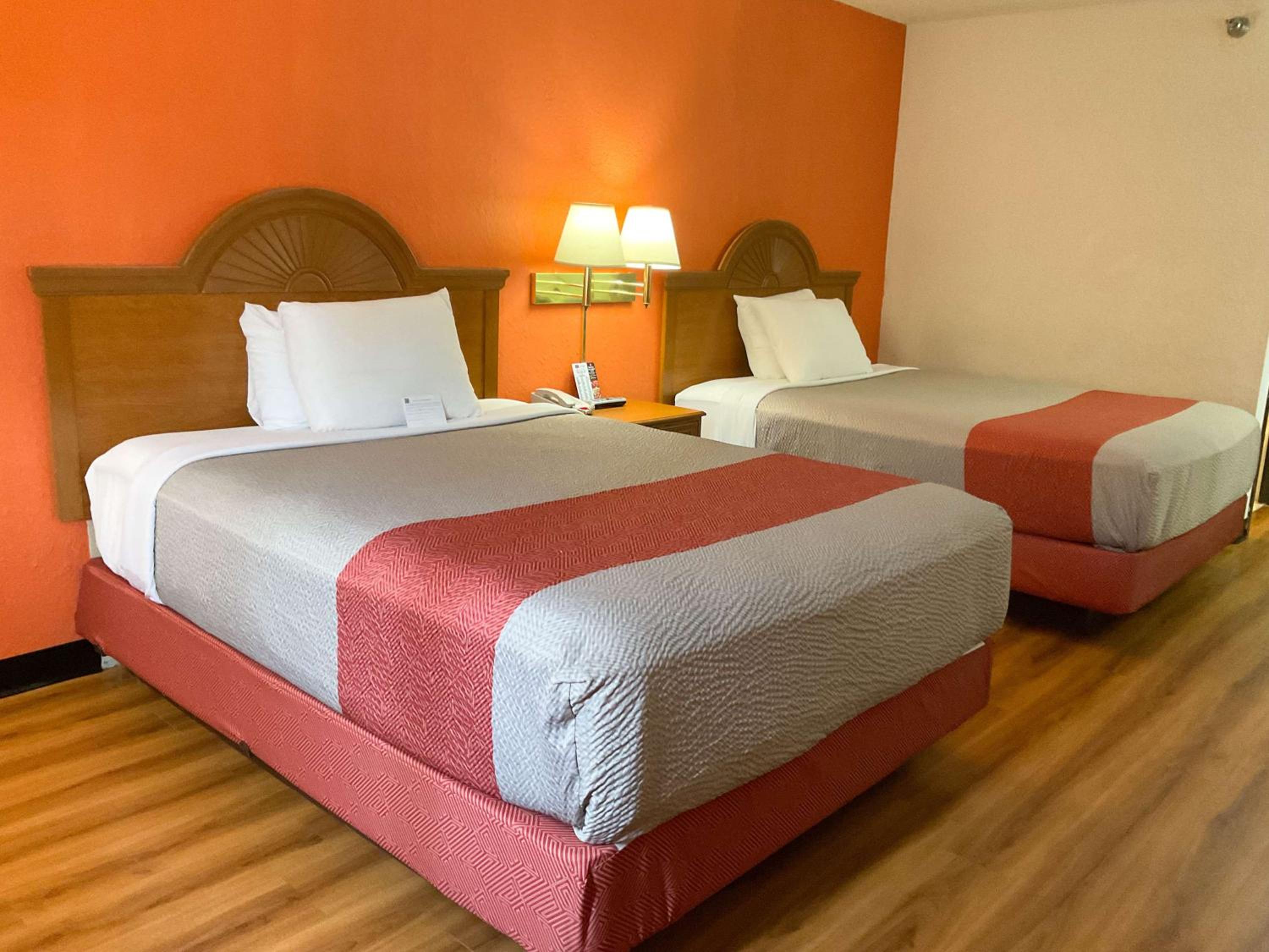 Queen Room with Two Queen Beds - Non-Smoking photo 1