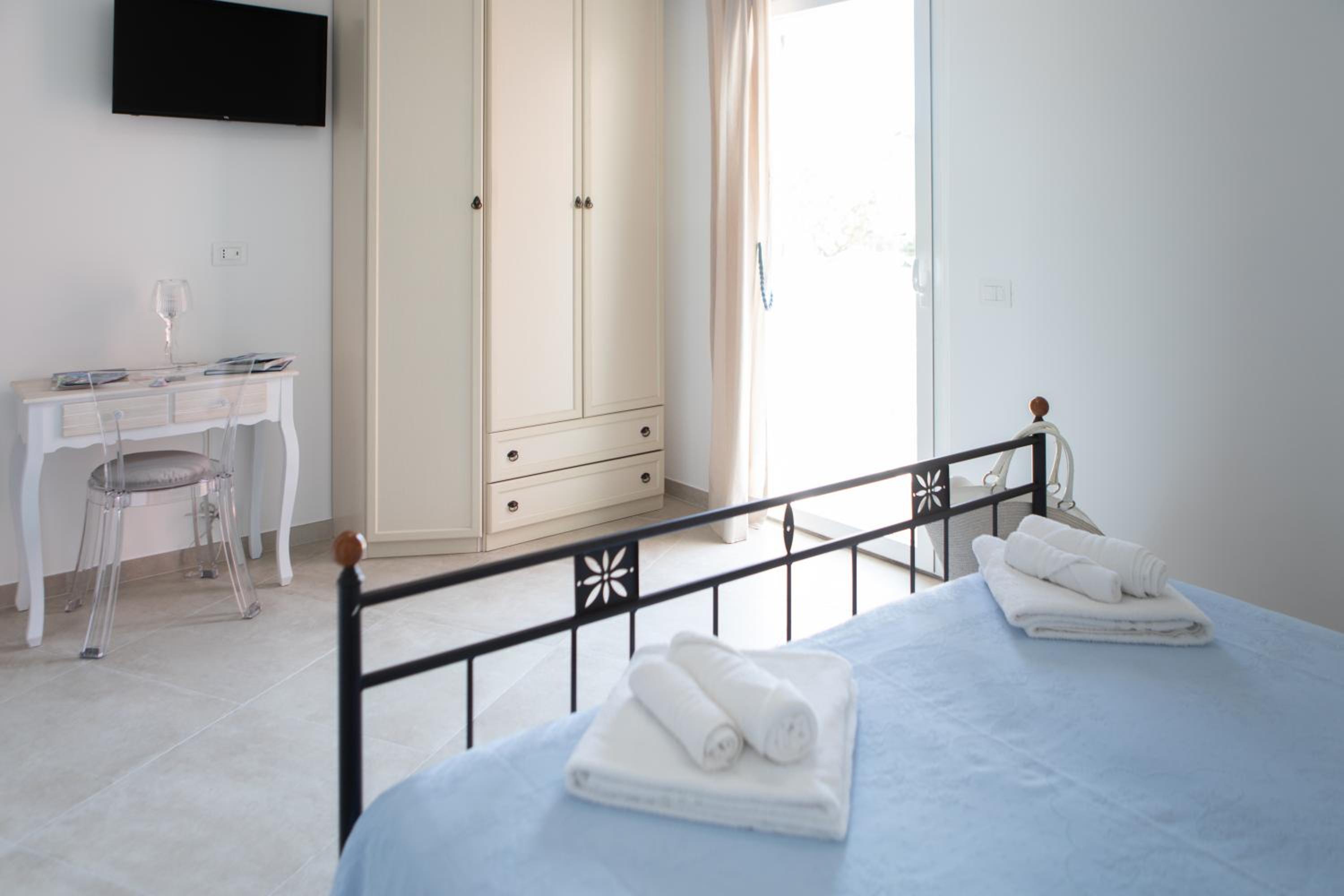 Deluxe Double Room with Balcony photo 1