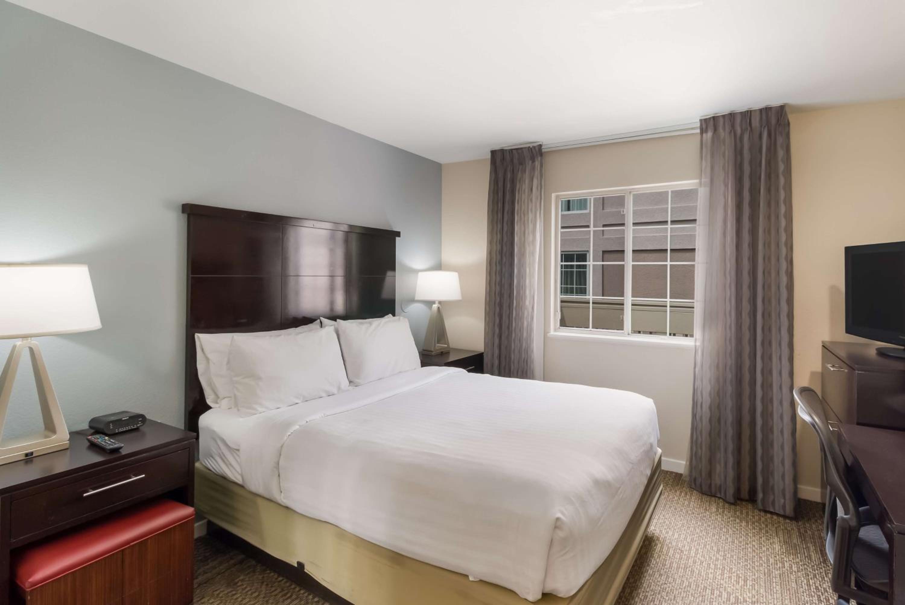 One-Bedroom Queen Suite - Photo 1