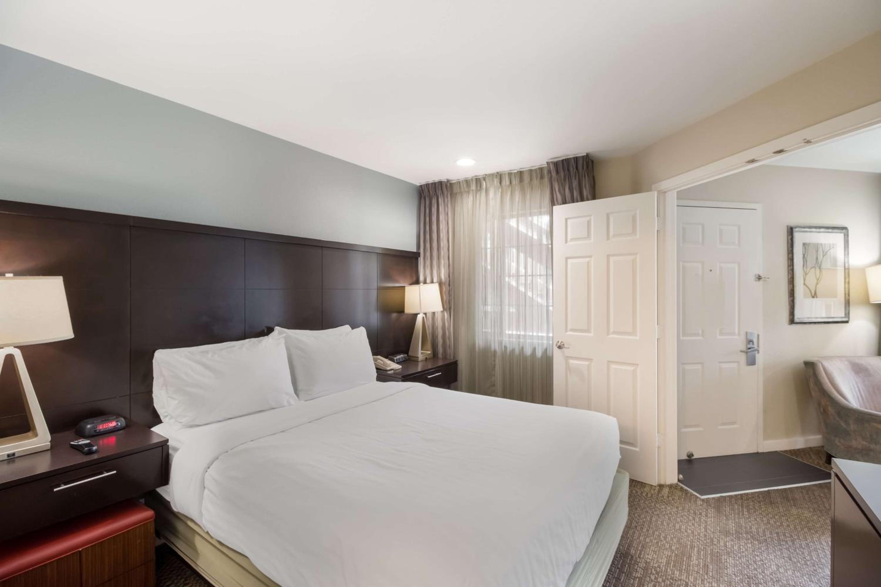Two-Bedroom Suite with Queen and Two Double Beds - Photo 3