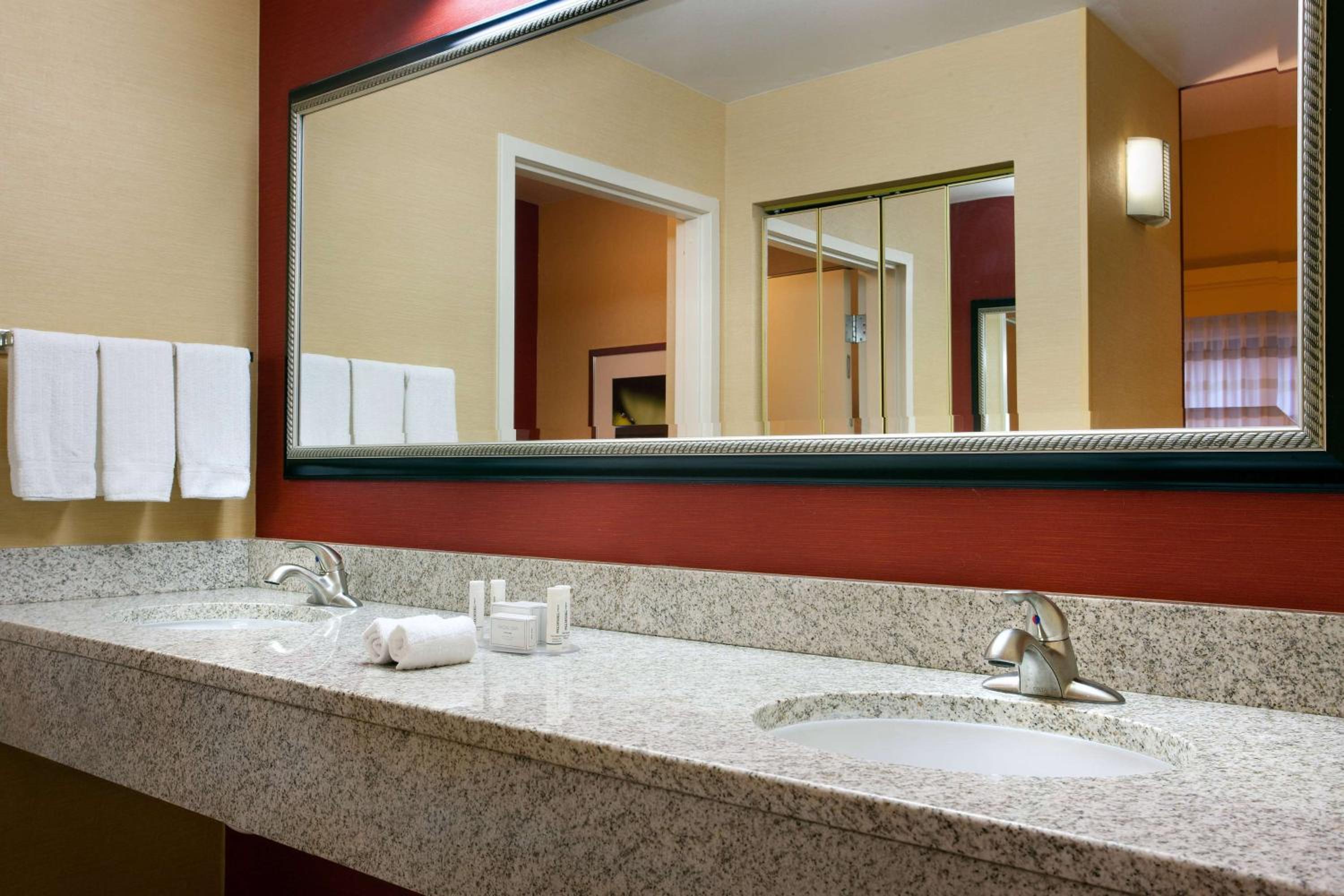 One Bedroom Suite King - Photo 4