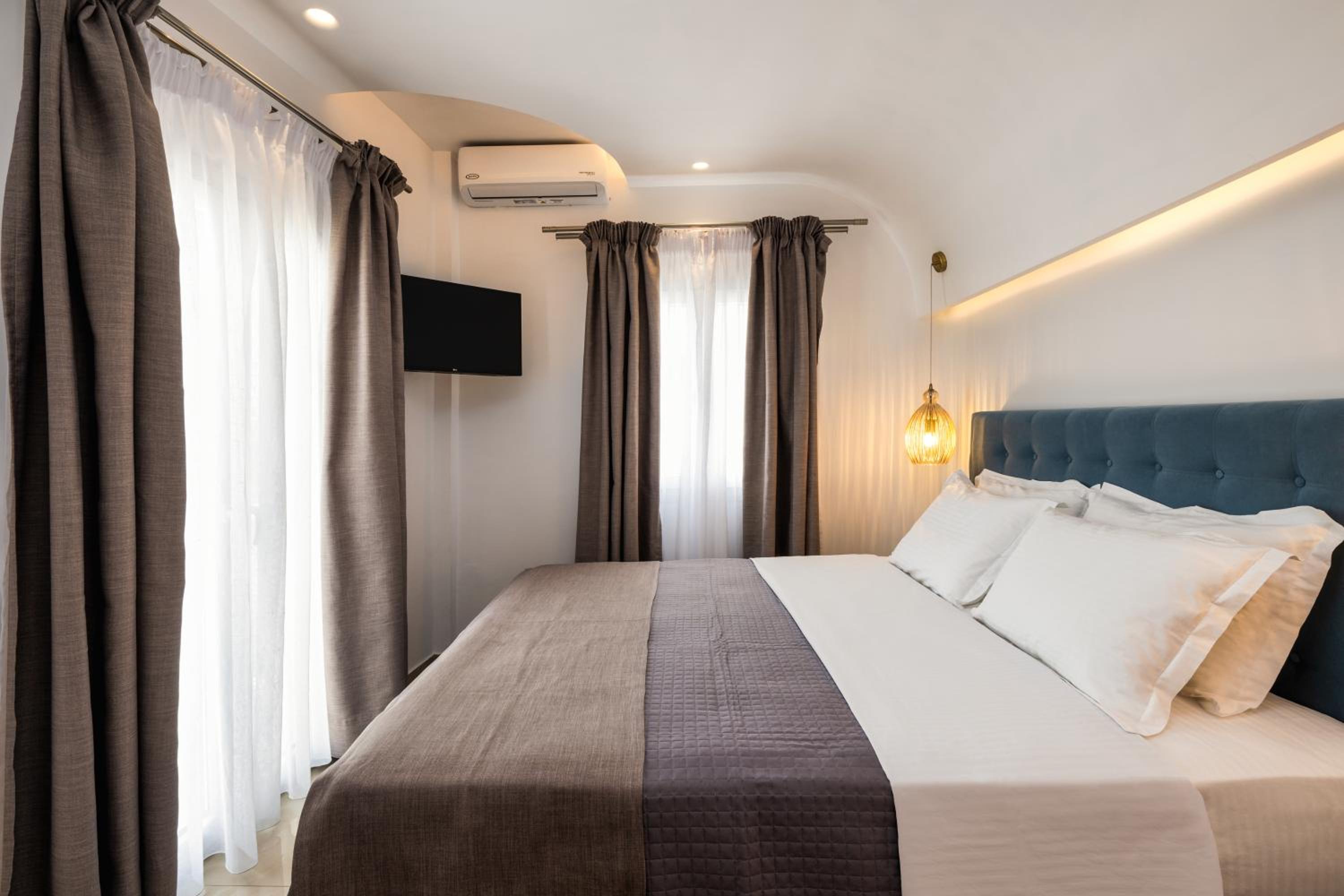 Deluxe Room - Photo 3