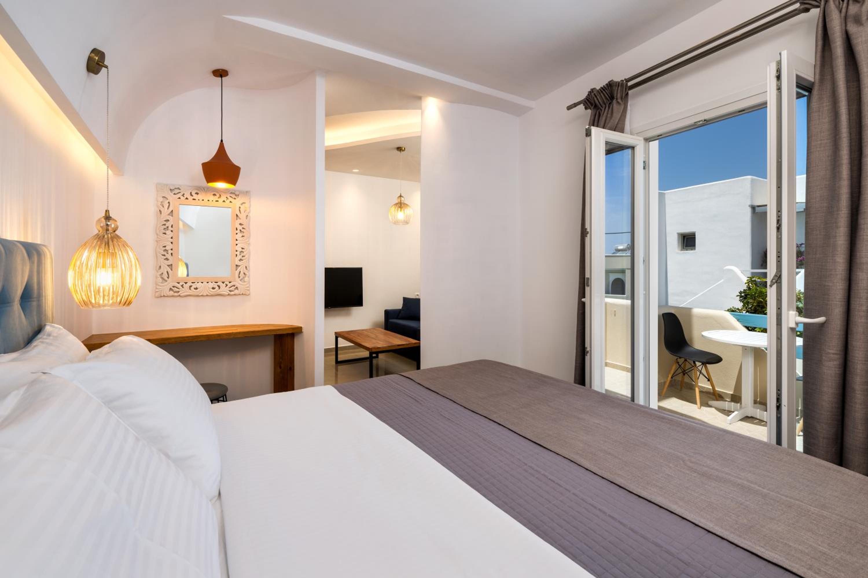 Deluxe Room - Photo 5