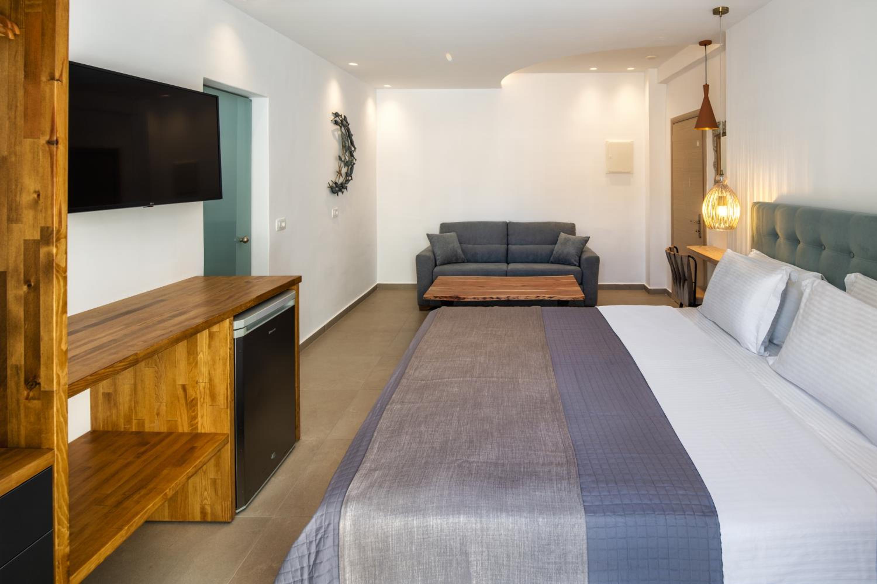 Deluxe Room - Photo 11