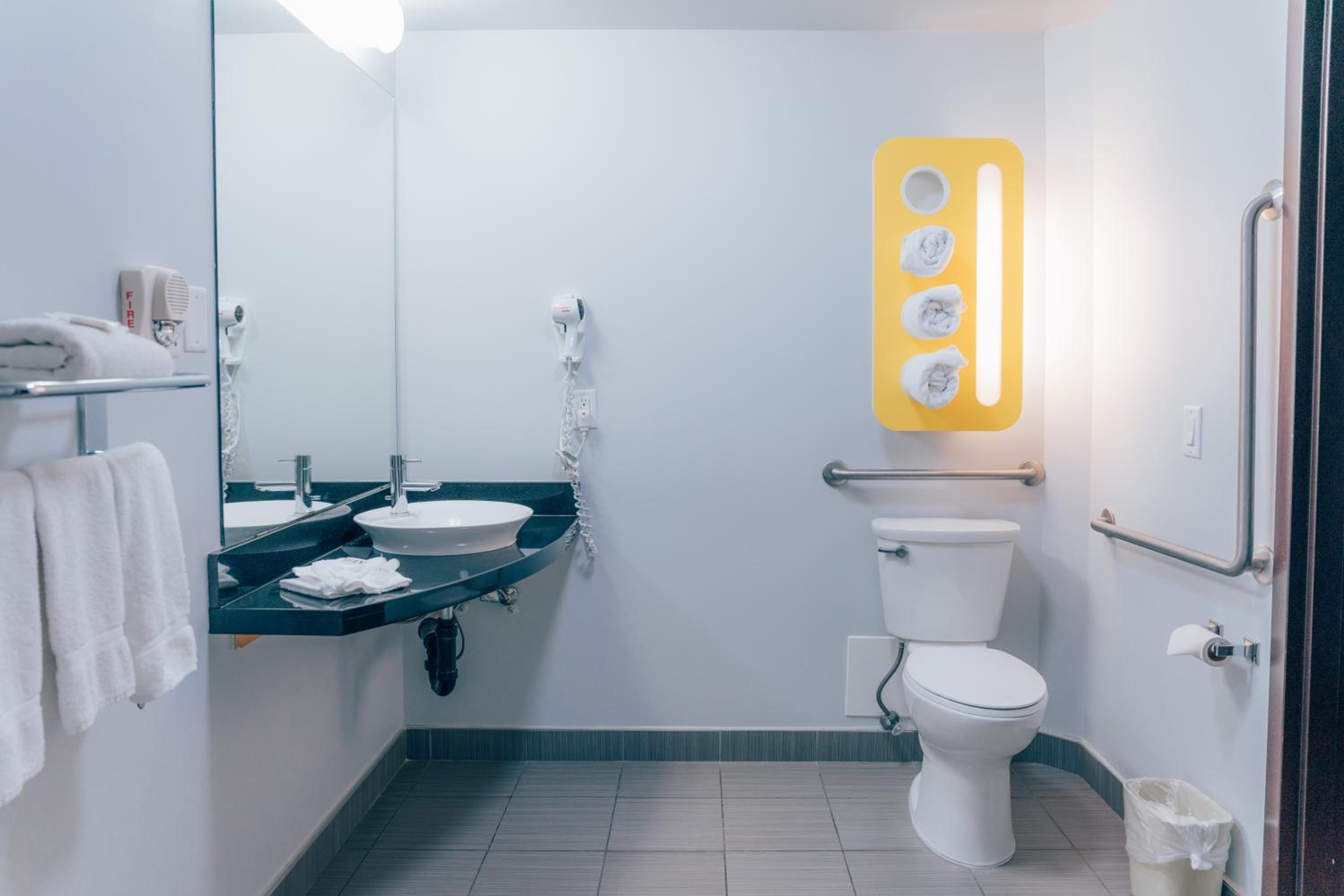 Queen Room - Disability Access - Roll in Shower