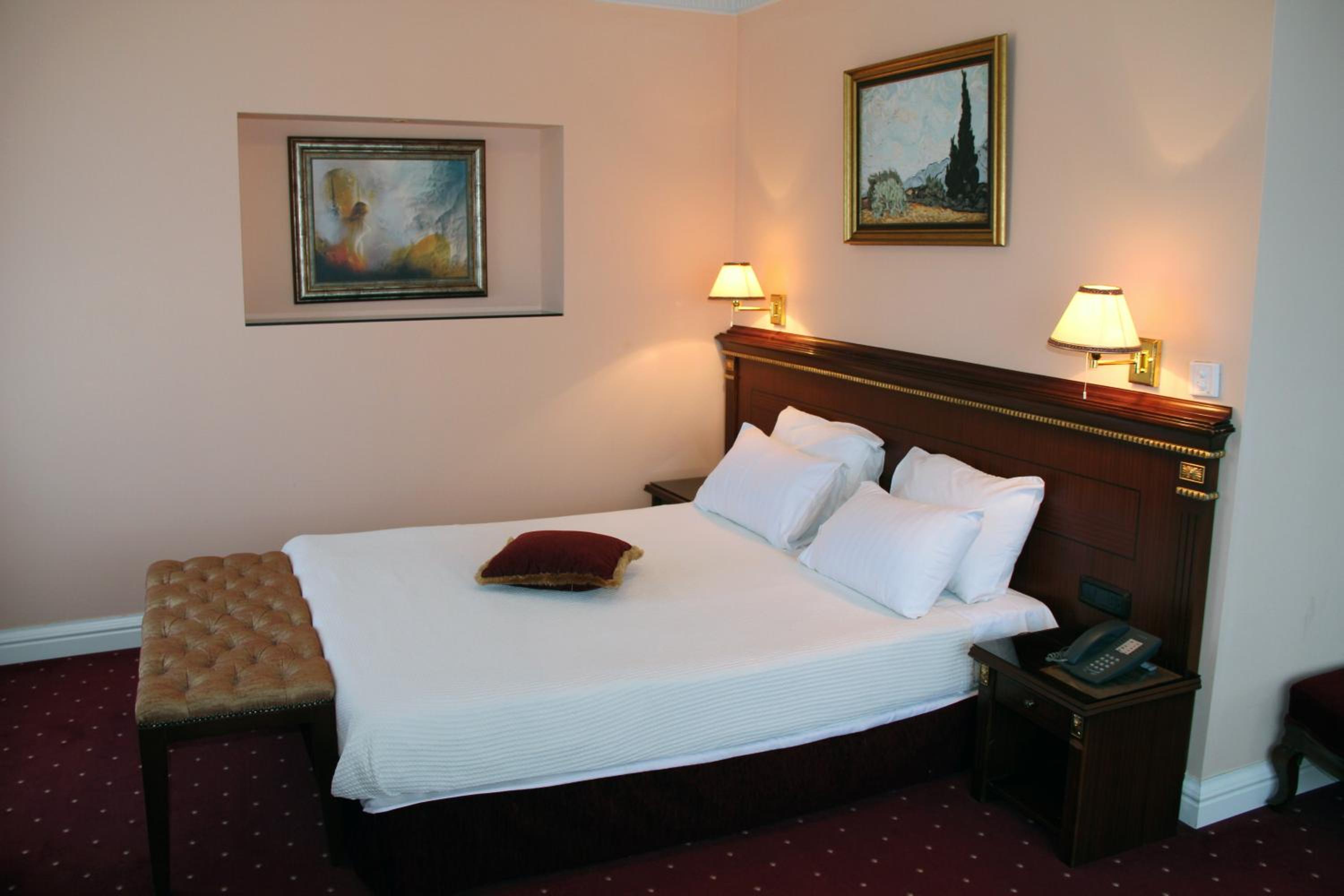 Double or Twin Room photo 3