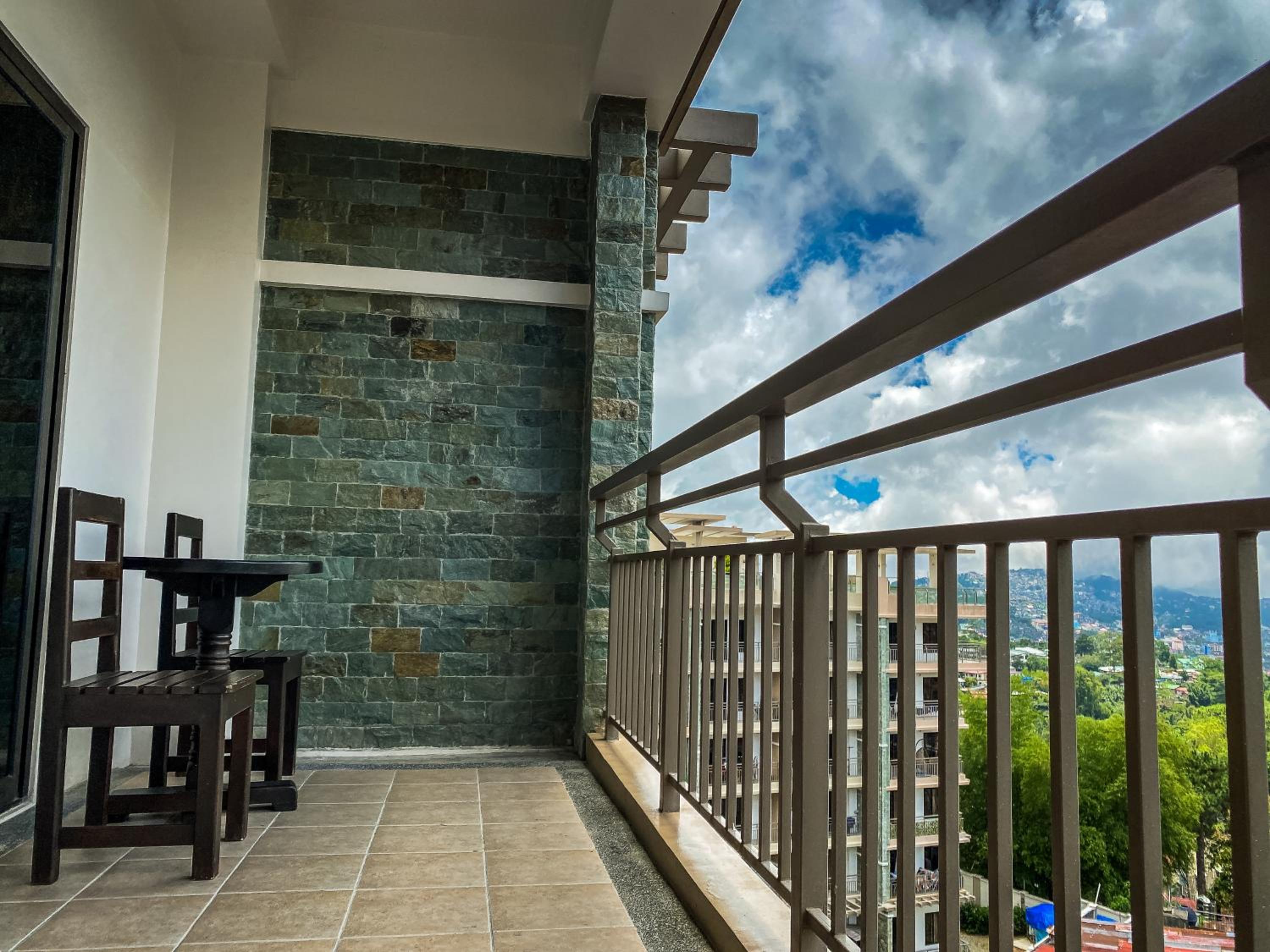 Apartment with Mountain View - Photo 7