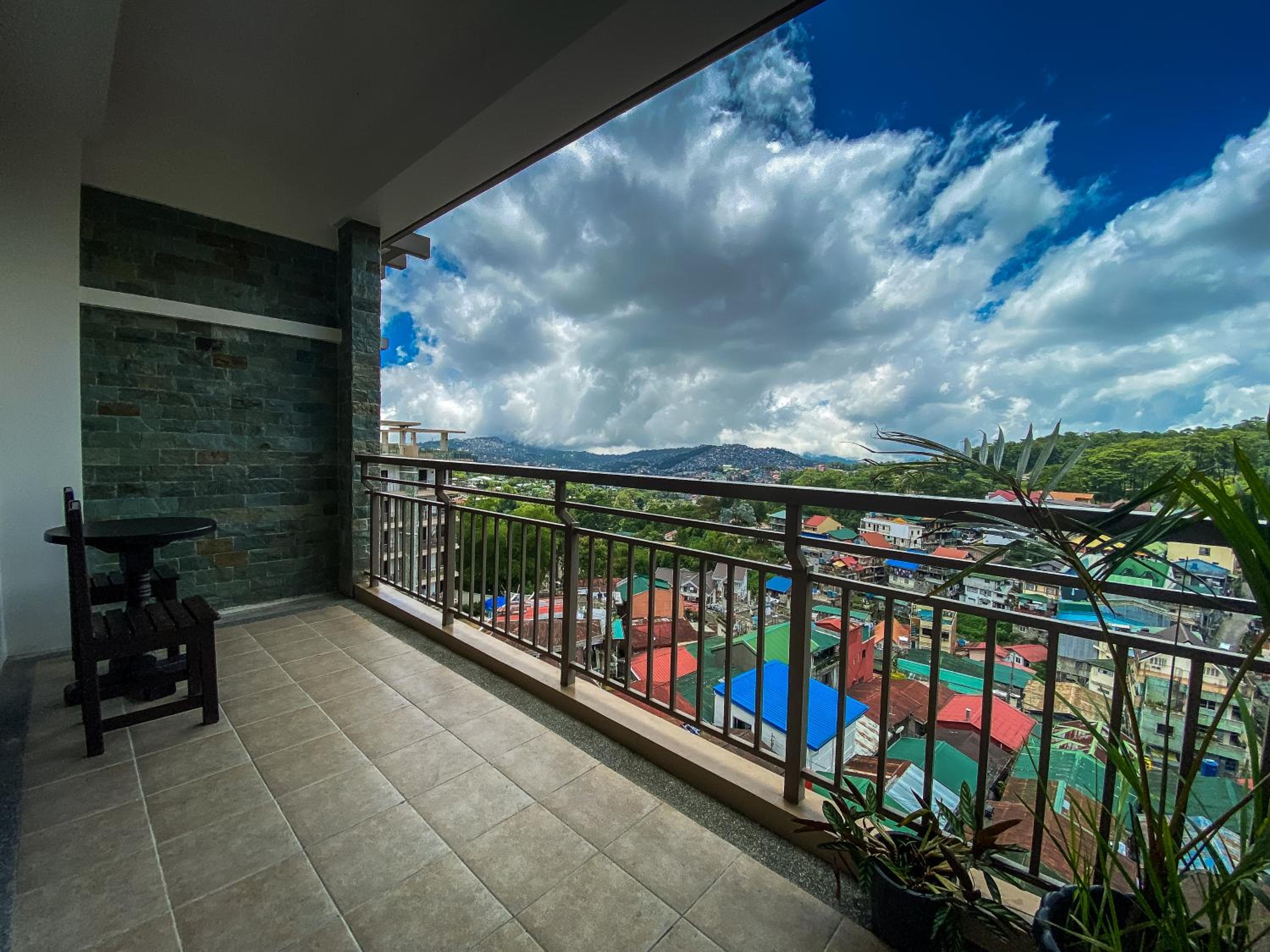 Apartment with Mountain View - Photo 5
