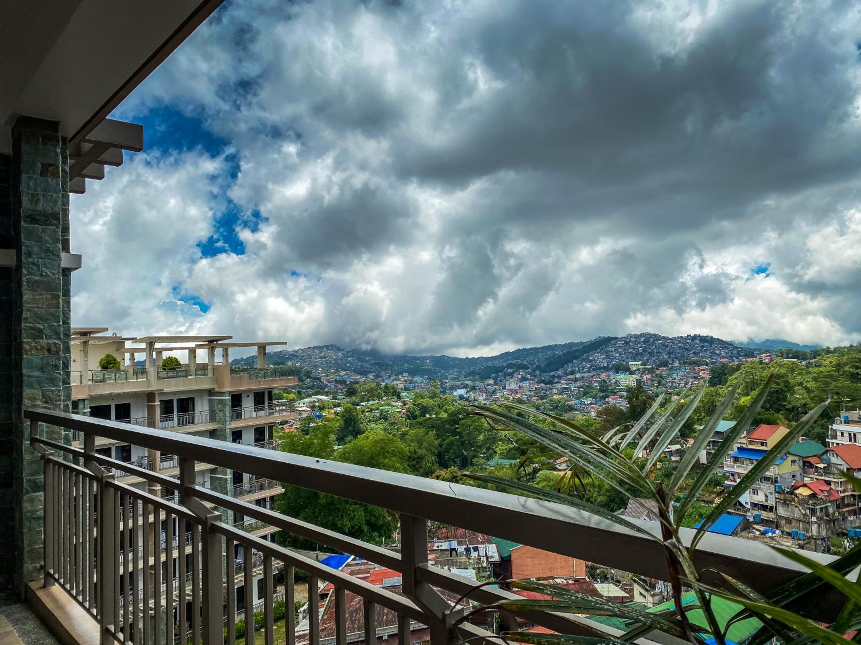 Apartment with Mountain View - Photo 8