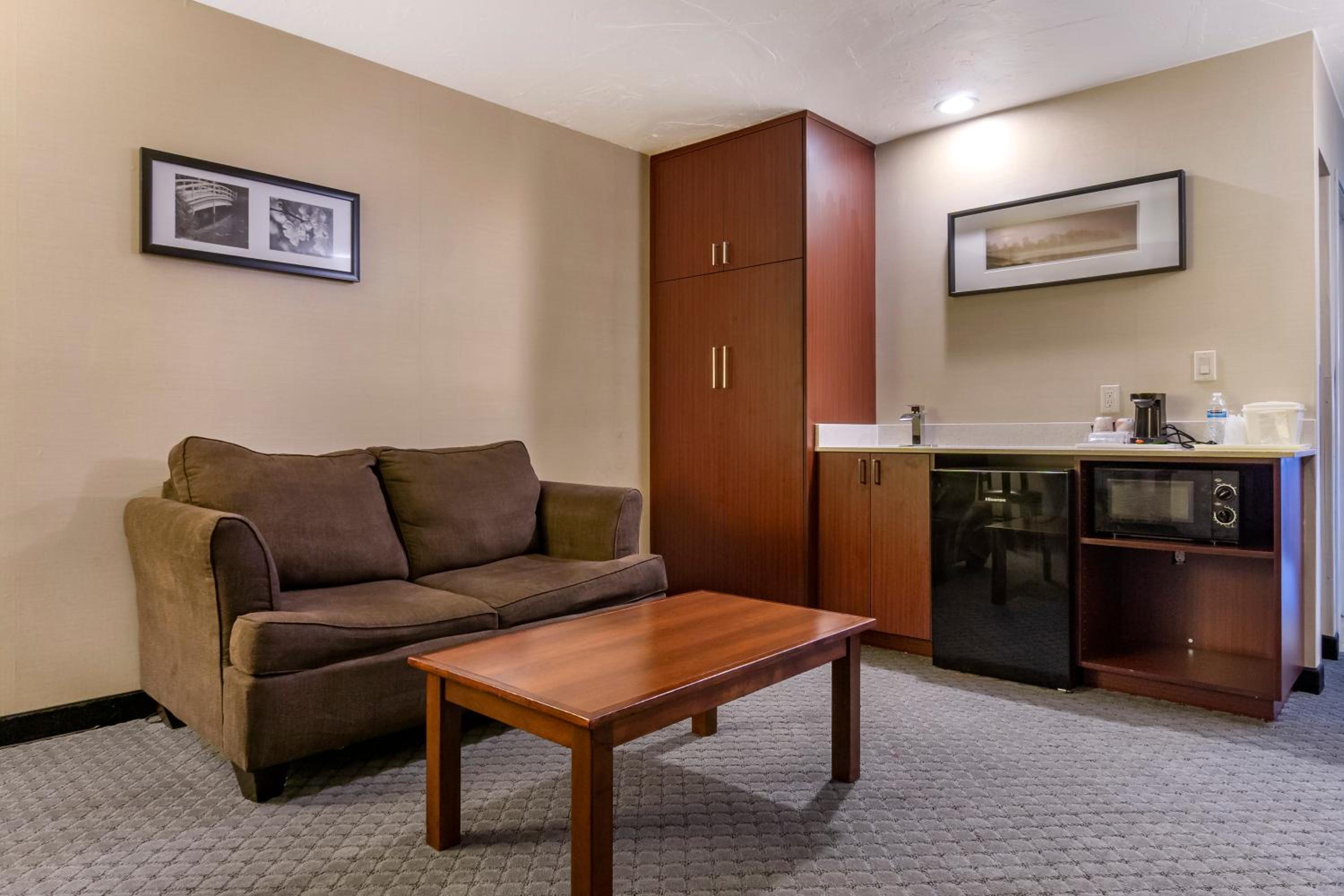 King Suite - Photo 2