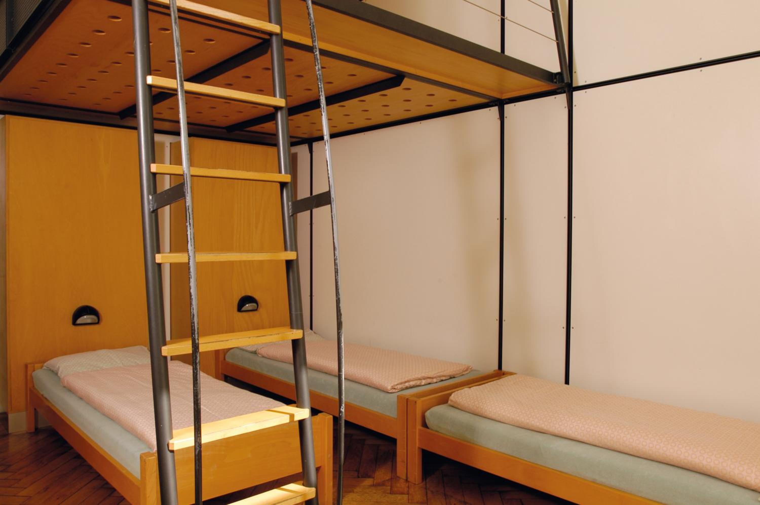 Bed in 6-Bed Dormitory Room photo 3