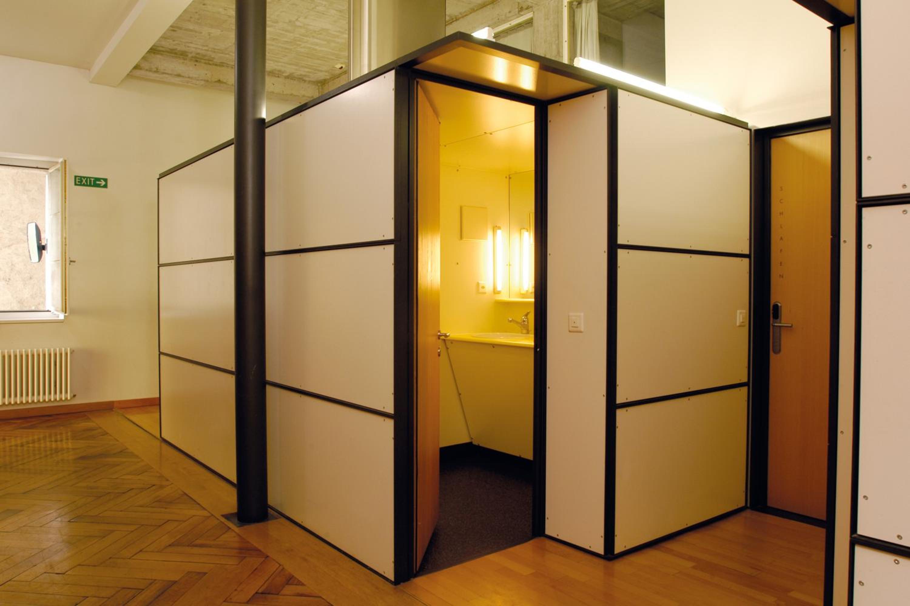 Single Room with Private Bathroom photo 2
