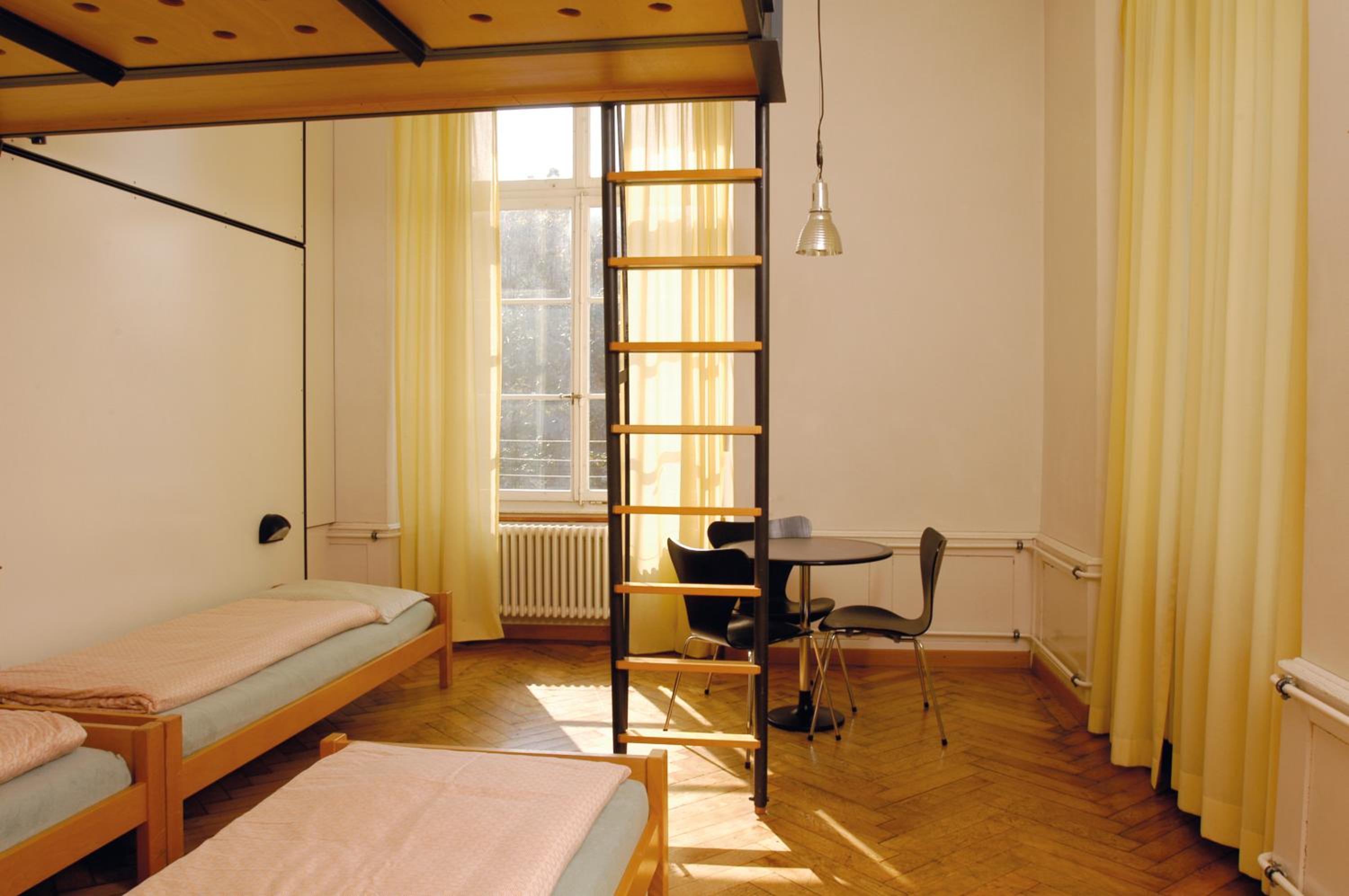 Sextuple Room with Shared Bathroom photo 2