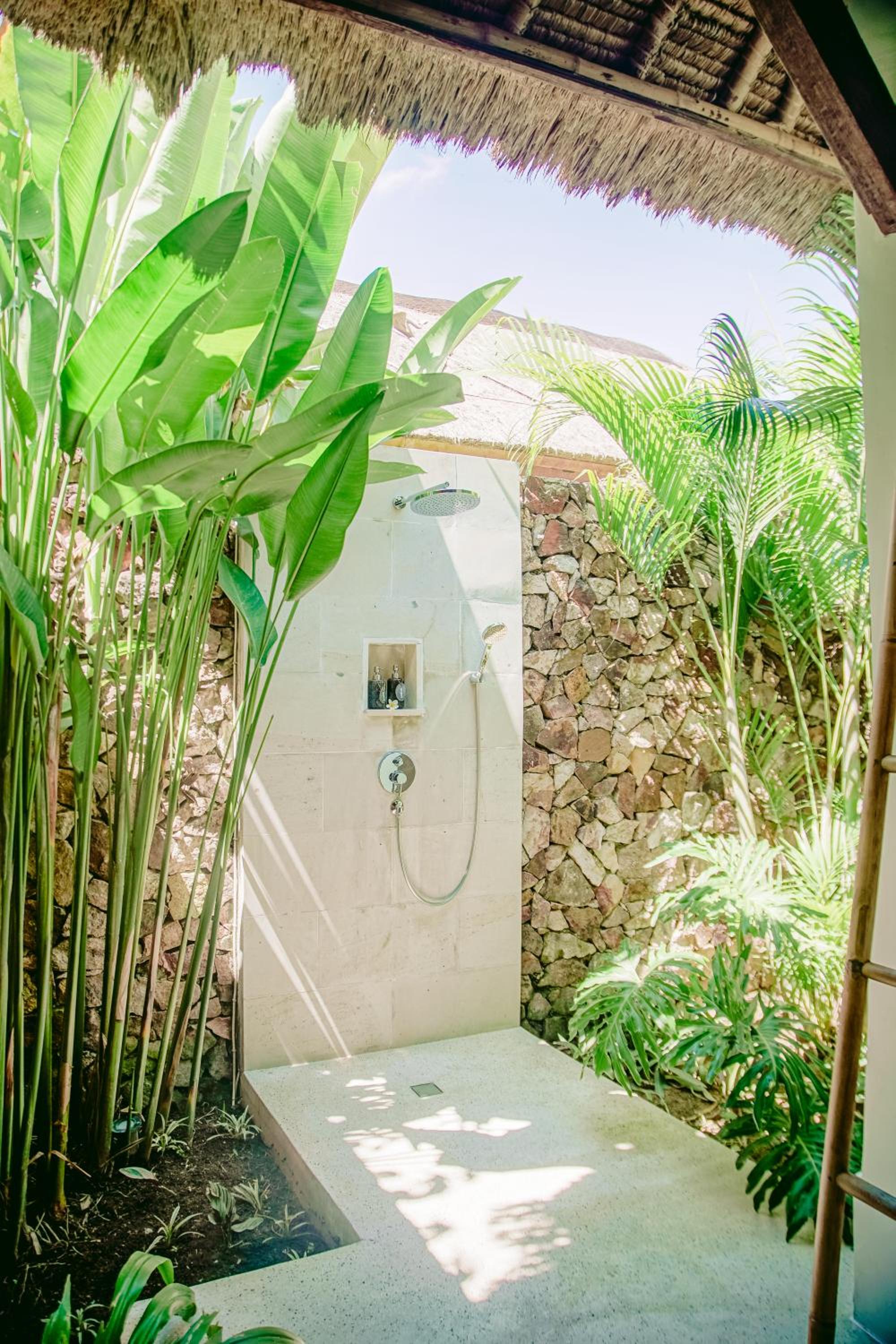 Superior Bungalow - Photo 2