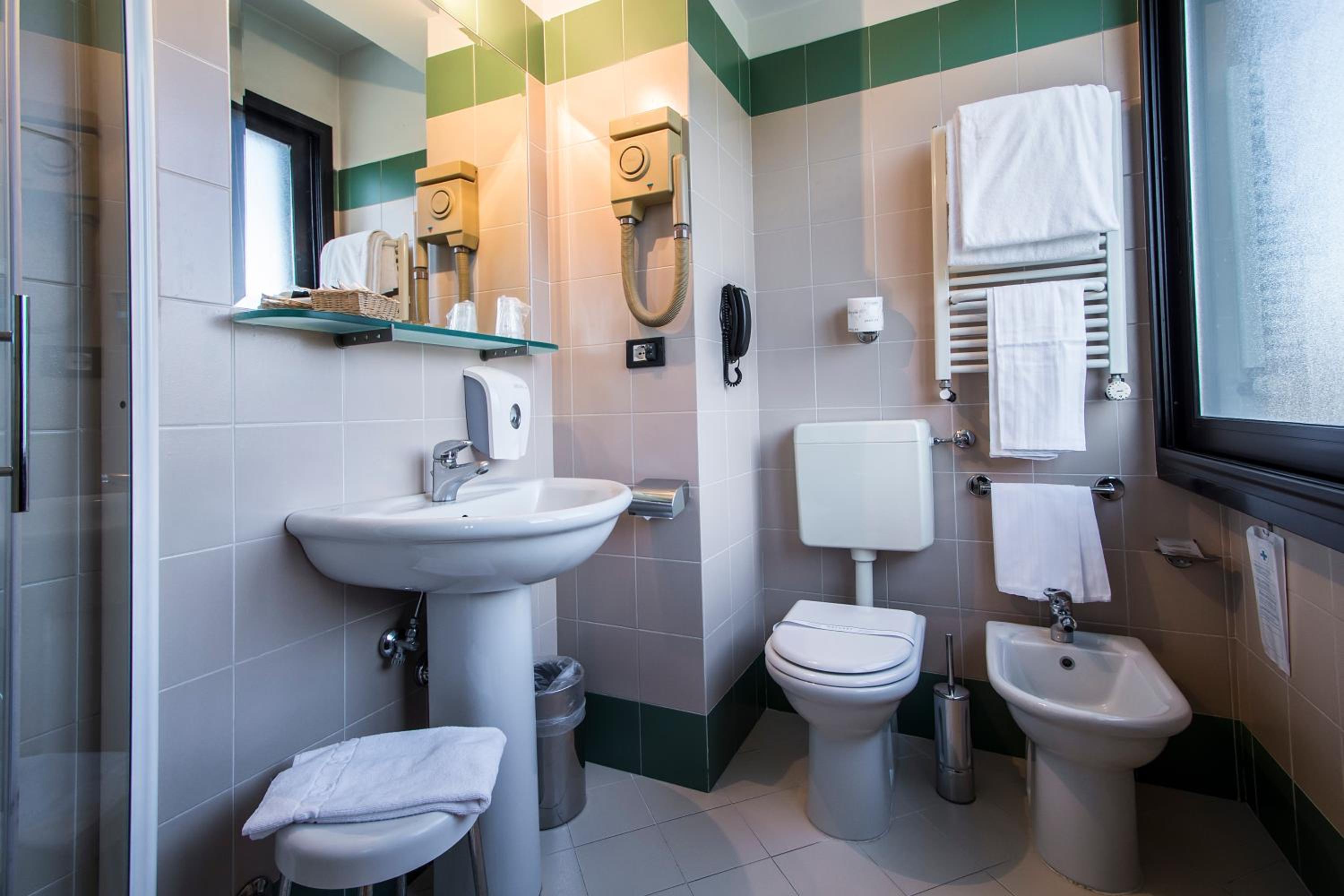 Double or Twin Room - Photo 12
