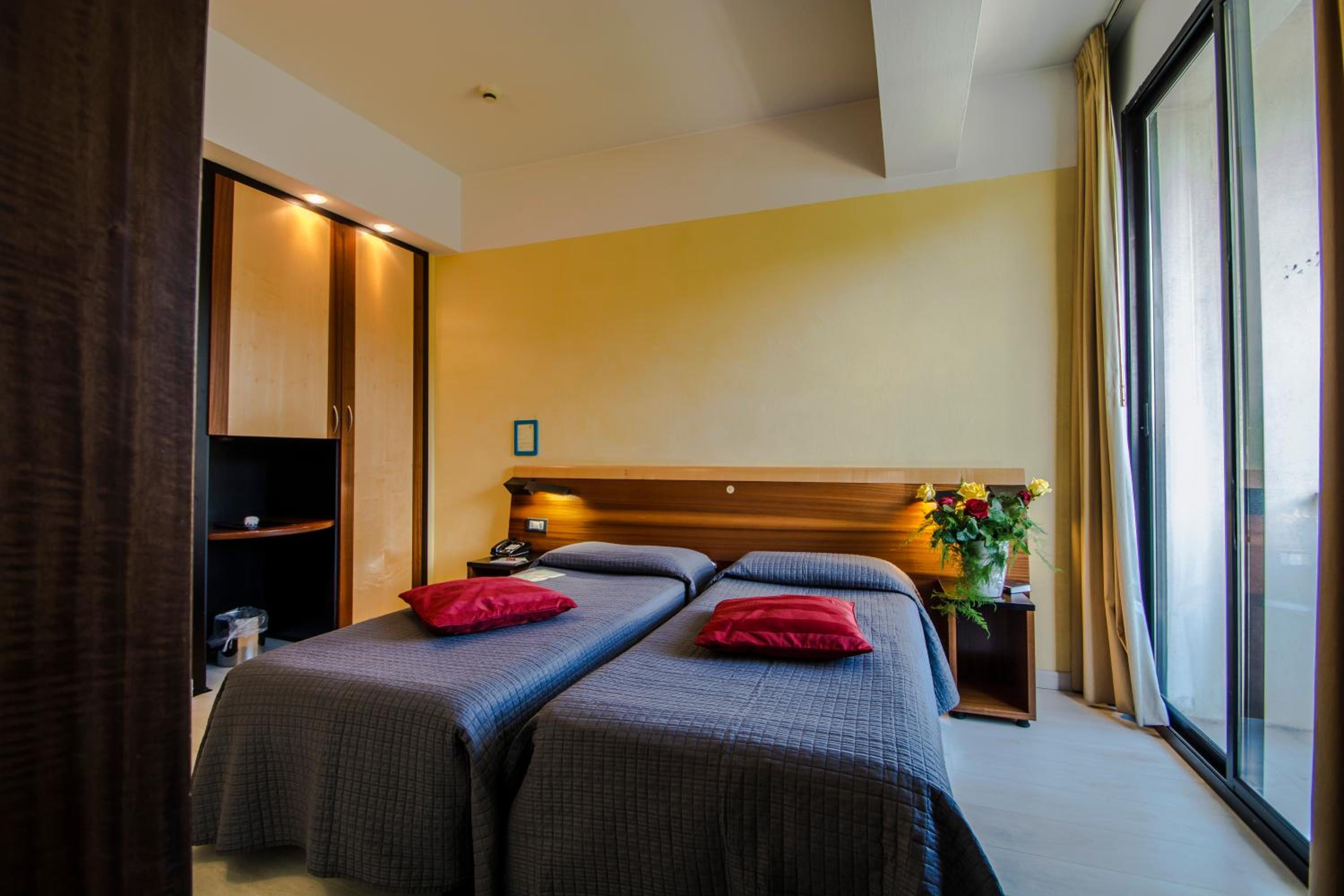 Double or Twin Room - Photo 11