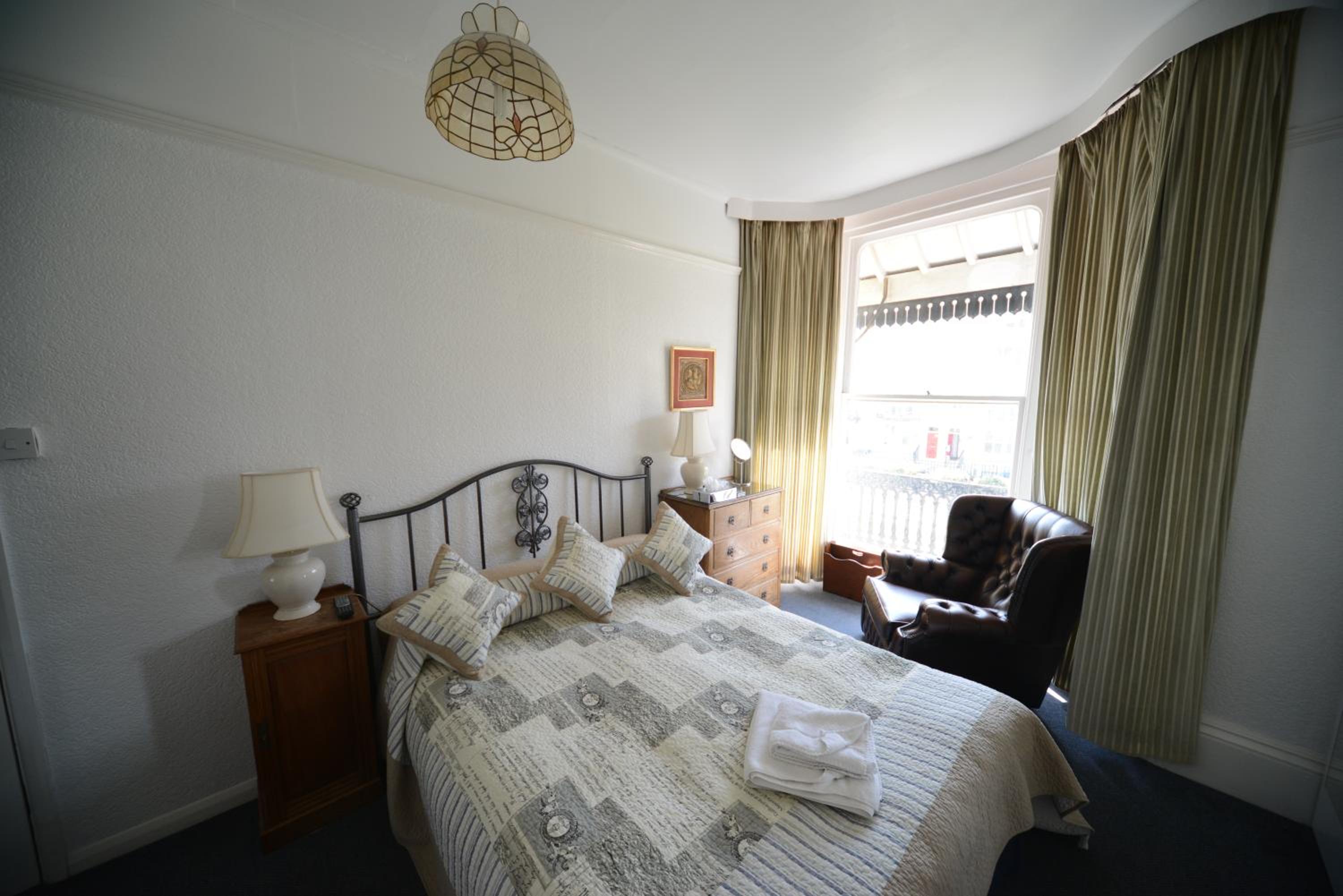 Double Room with Balcony - Photo 2
