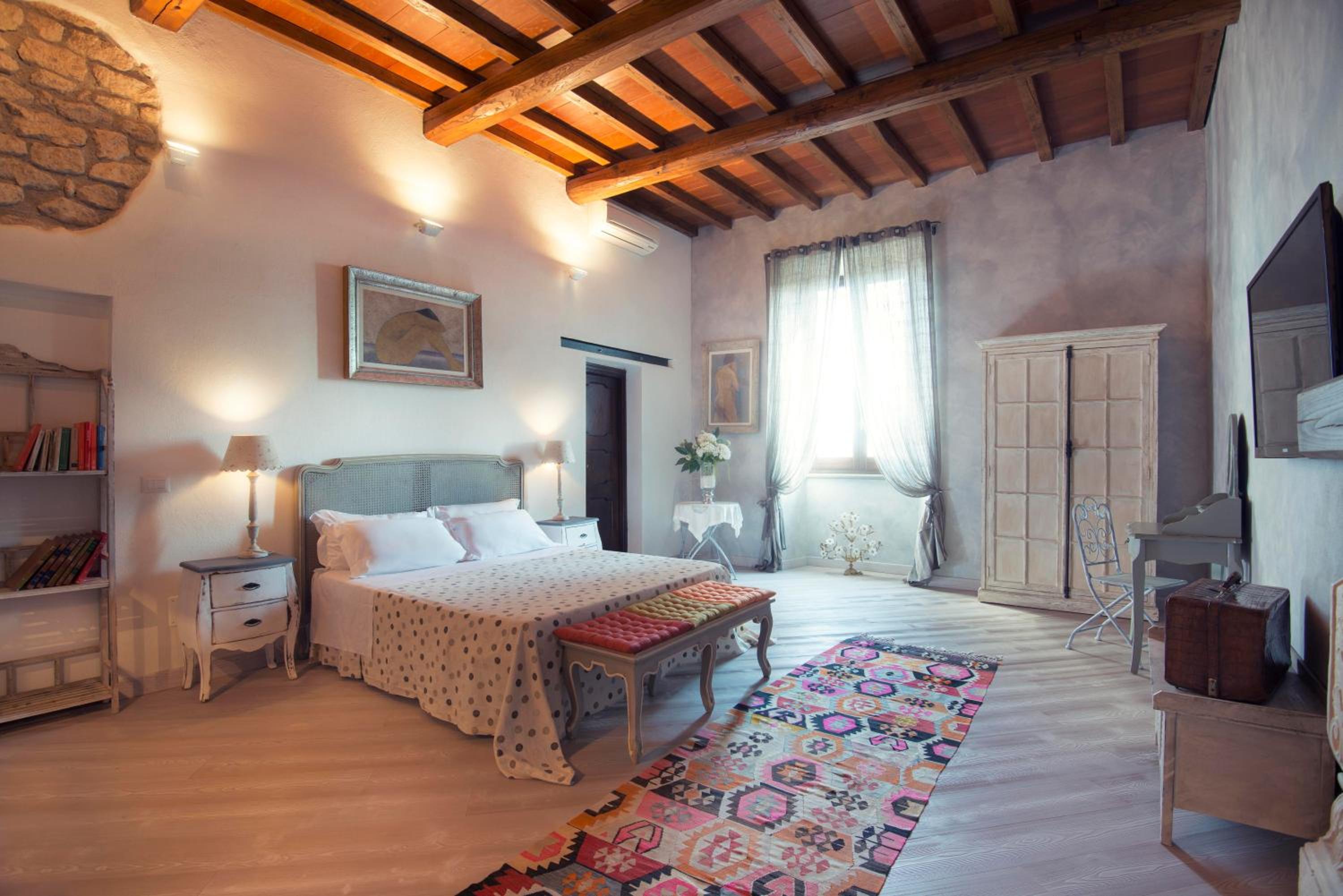 Suite - Photo 3