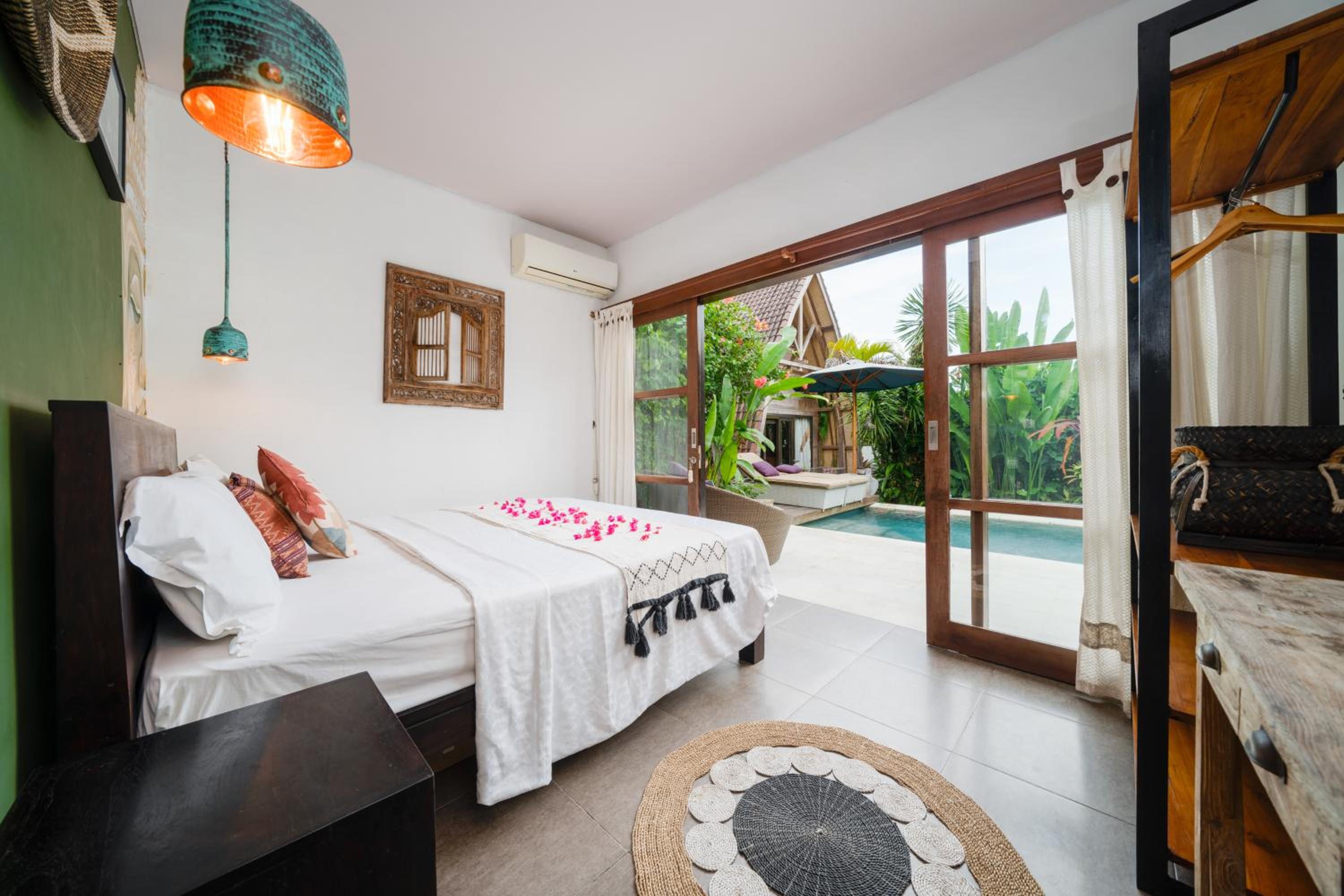 Double Room with Pool View - Photo 24