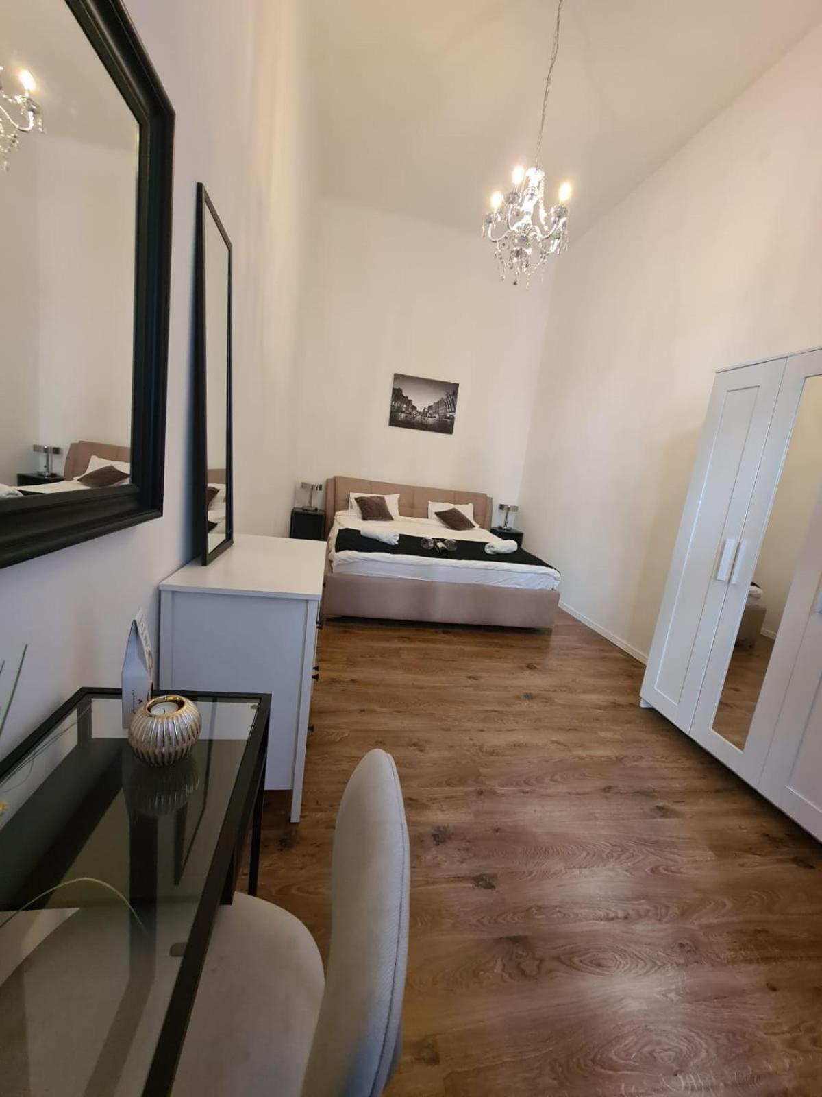 Two-Bedroom Apartment - Photo 2