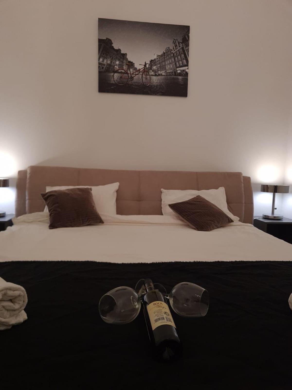 Two-Bedroom Apartment - Photo 8