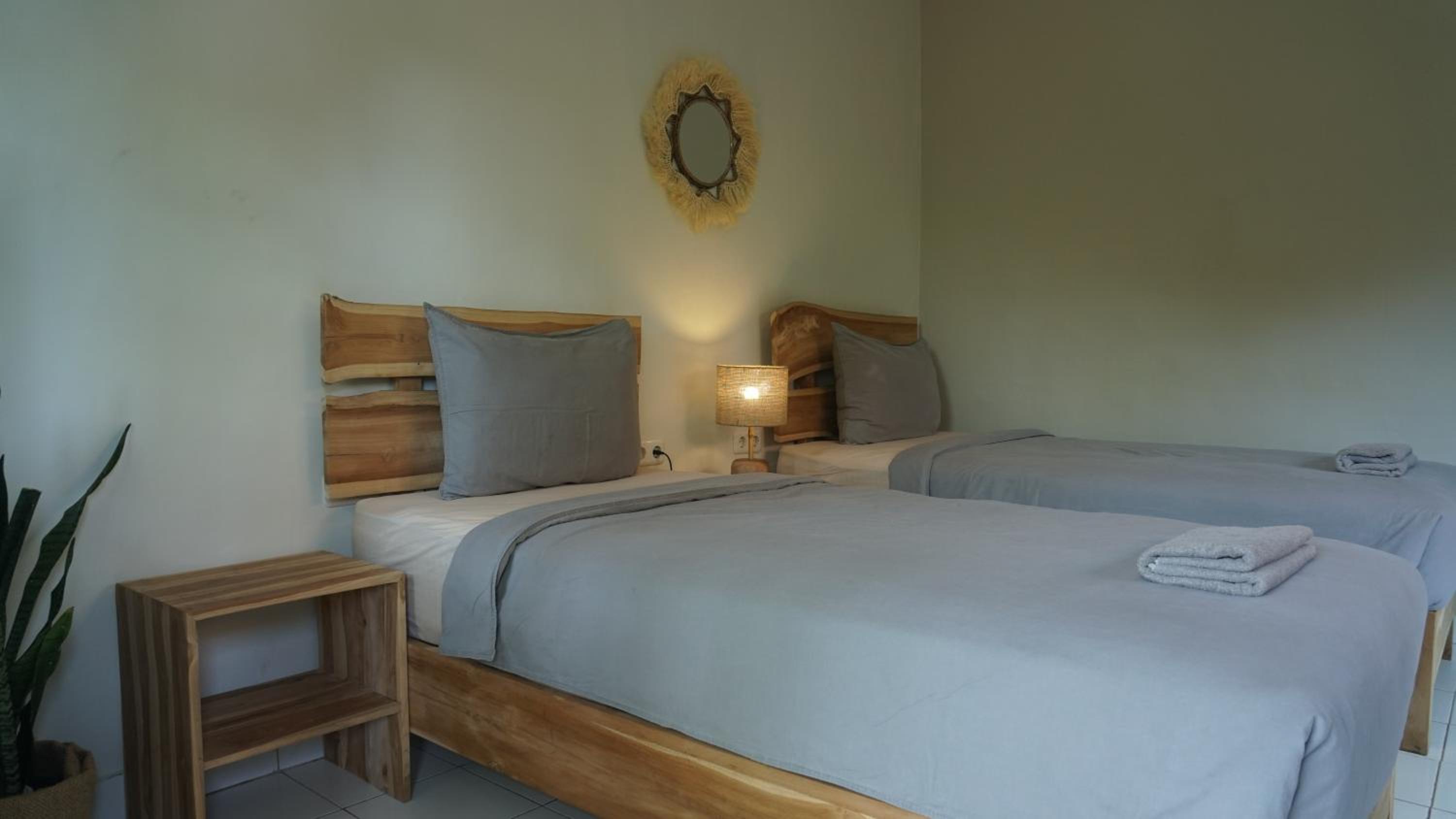 One-Bedroom Apartment - Photo 1