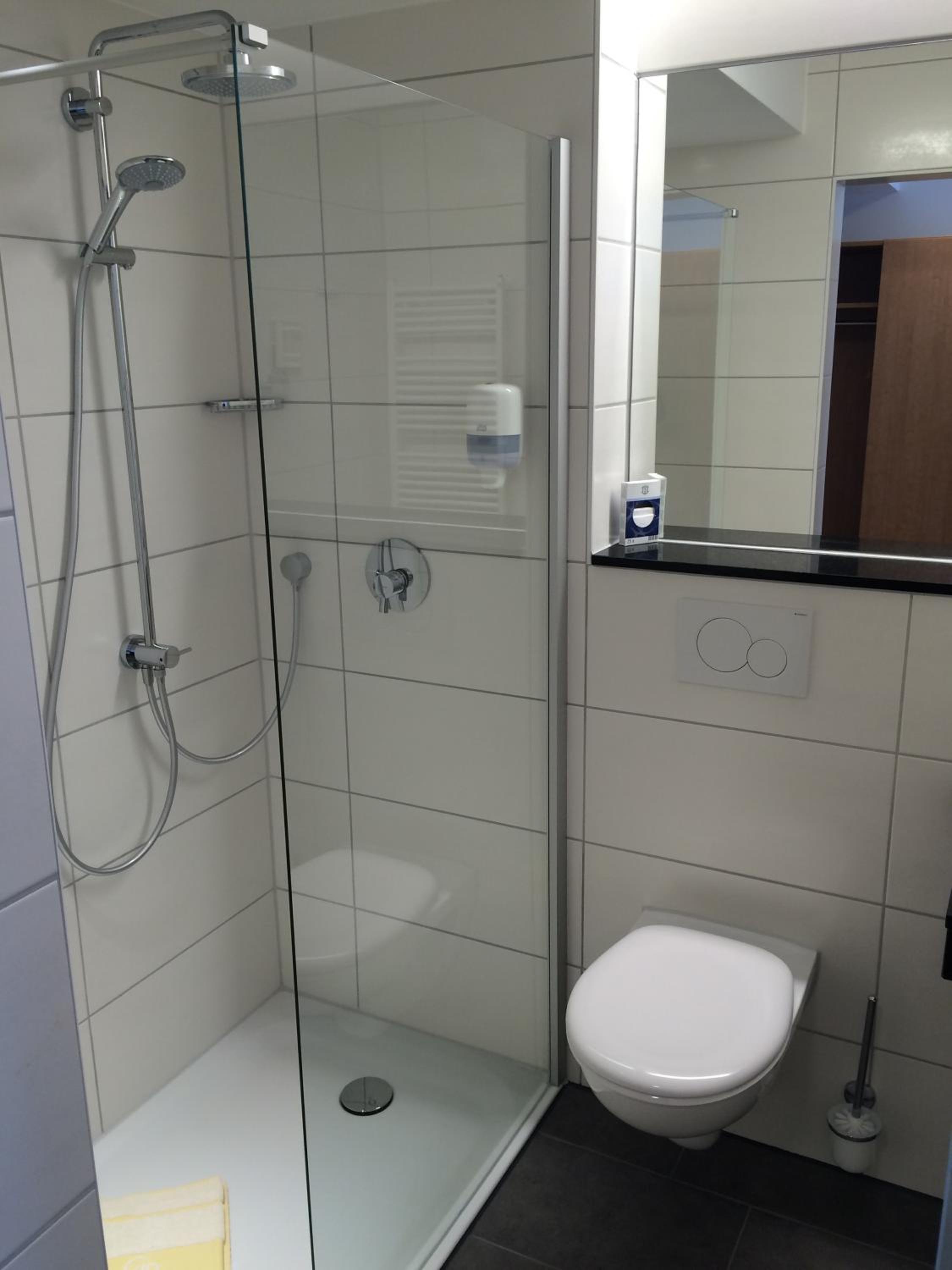 Double room with small bed, annex building photo 3