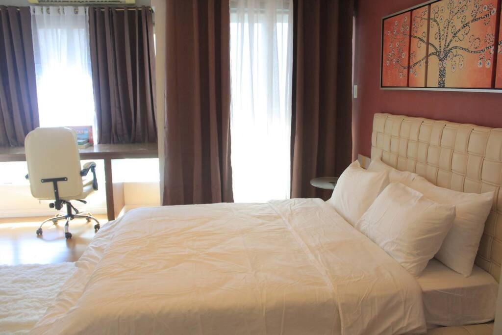 One-Bedroom Apartment - Photo 1