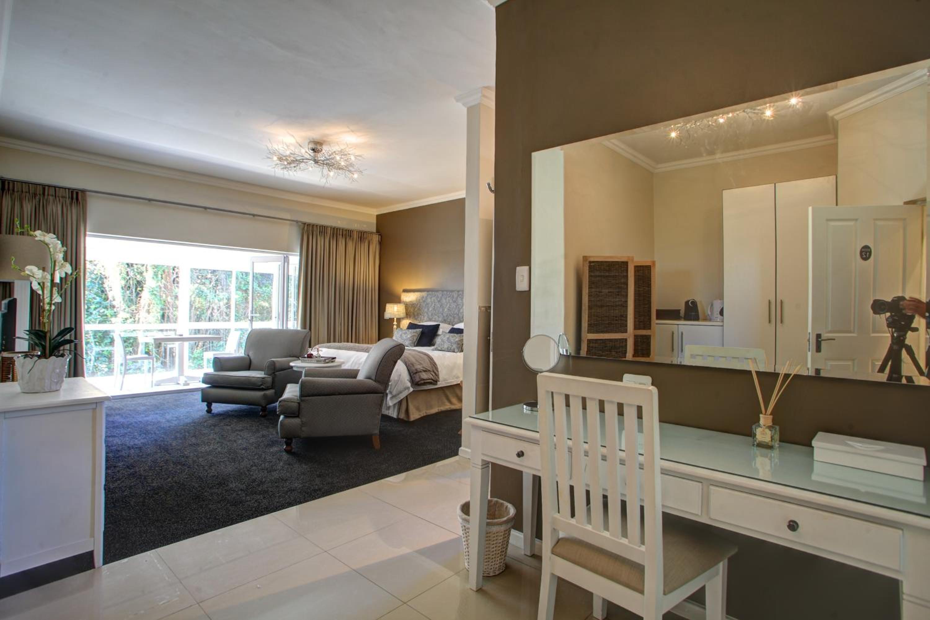 Superior Suite 12 - Photo 6