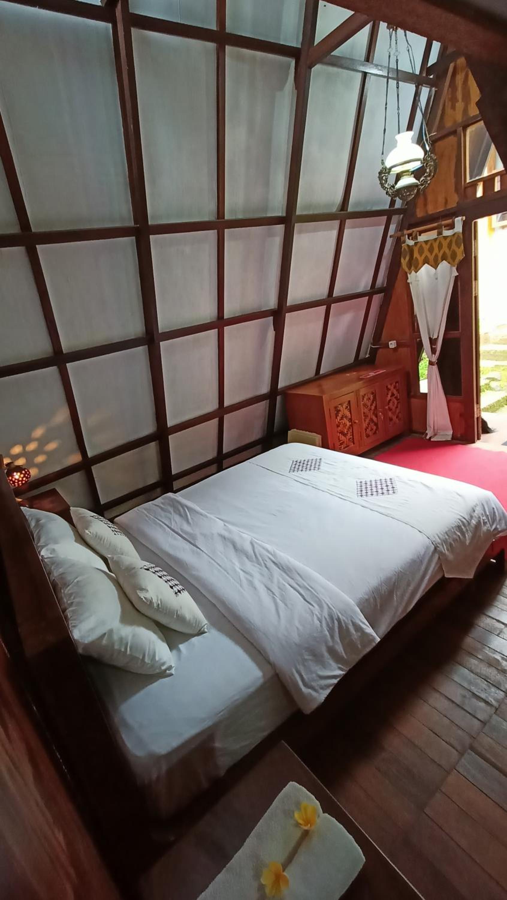 Deluxe Queen Room - Photo 10