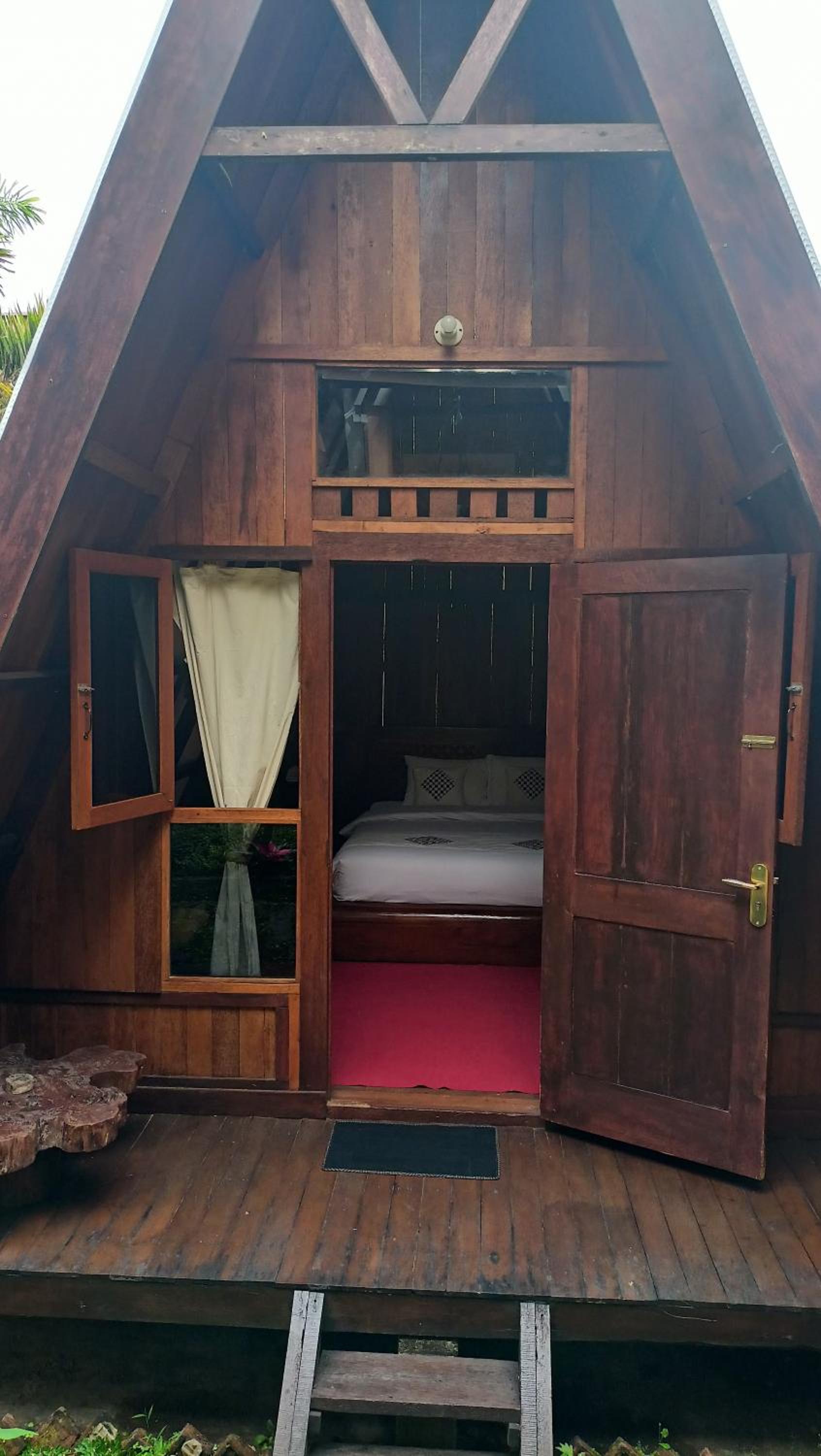 Deluxe Queen Room - Photo 14