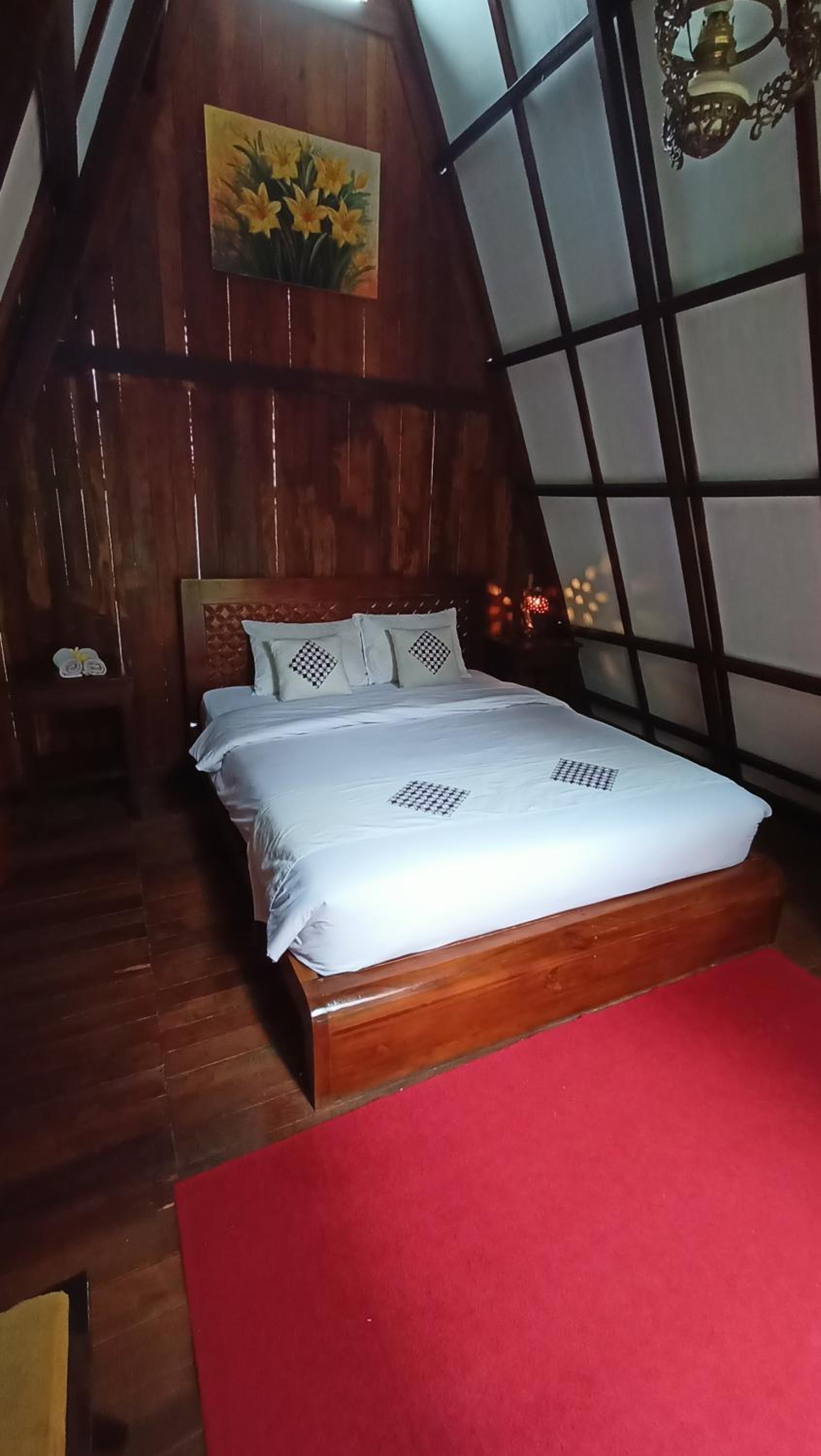Deluxe Queen Room - Photo 11