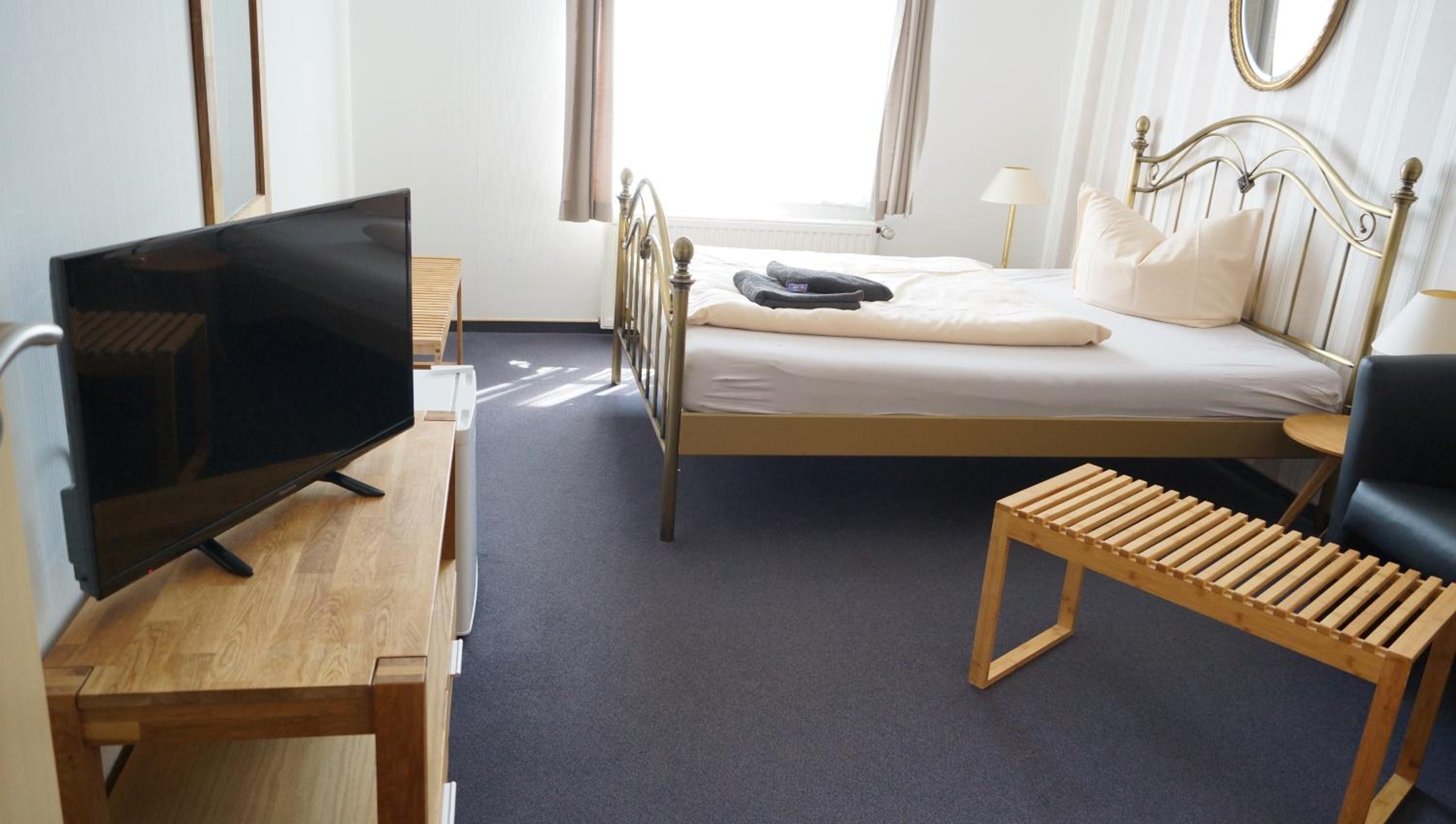 Single Room with Bathroom photo 1