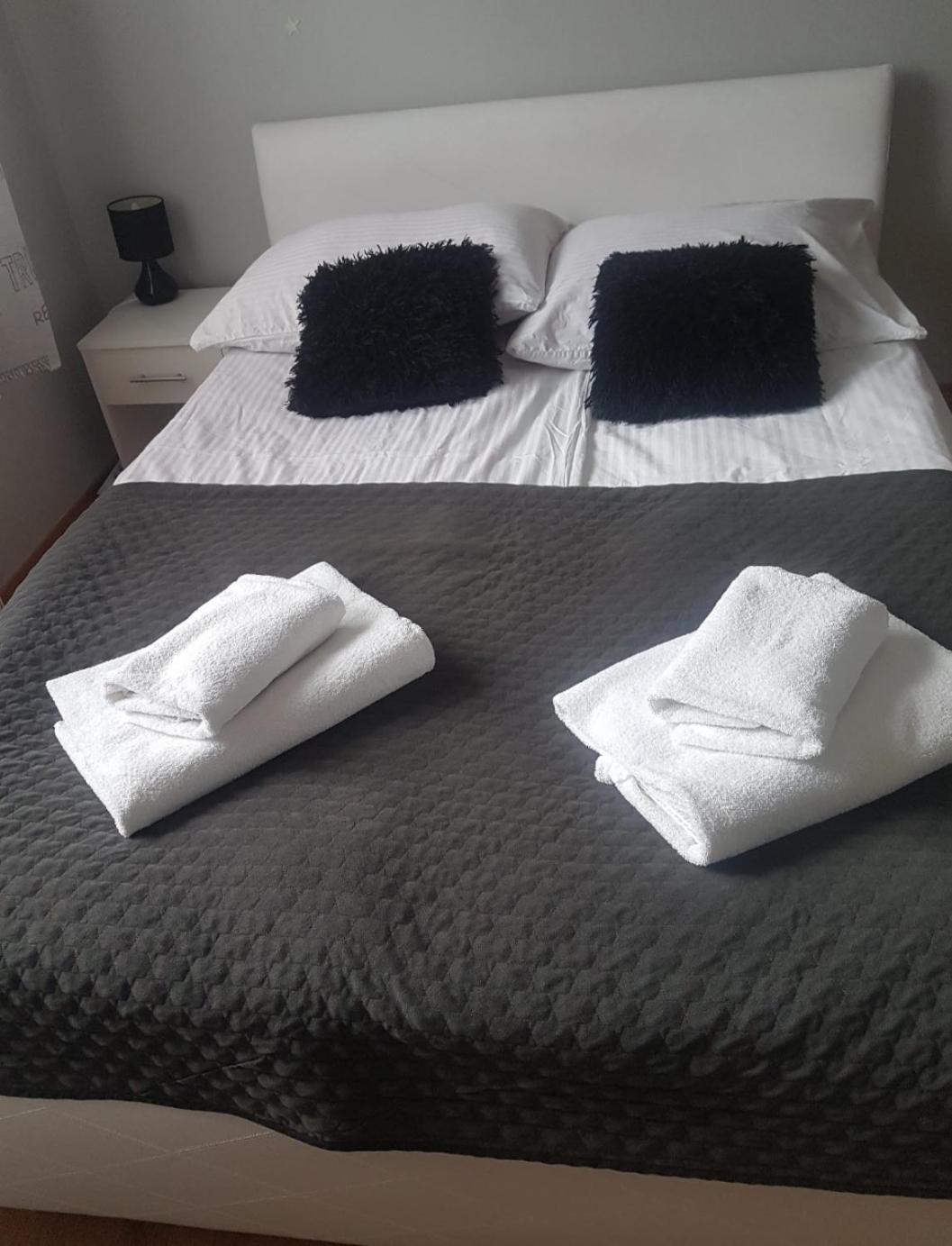 Double Room with Private External Bathroom photo 2