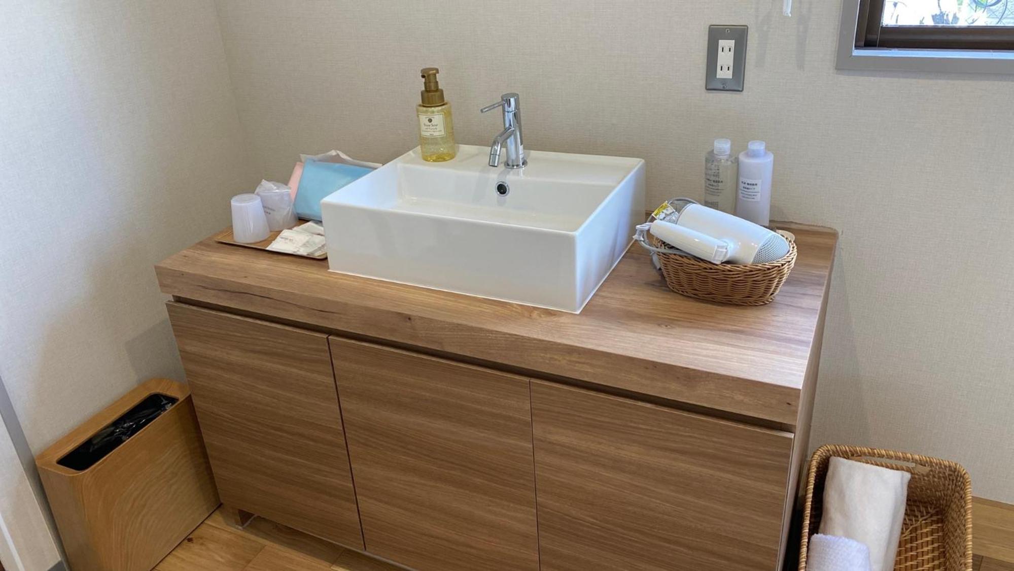 Twin Room (Pet Friendly) - Photo 1