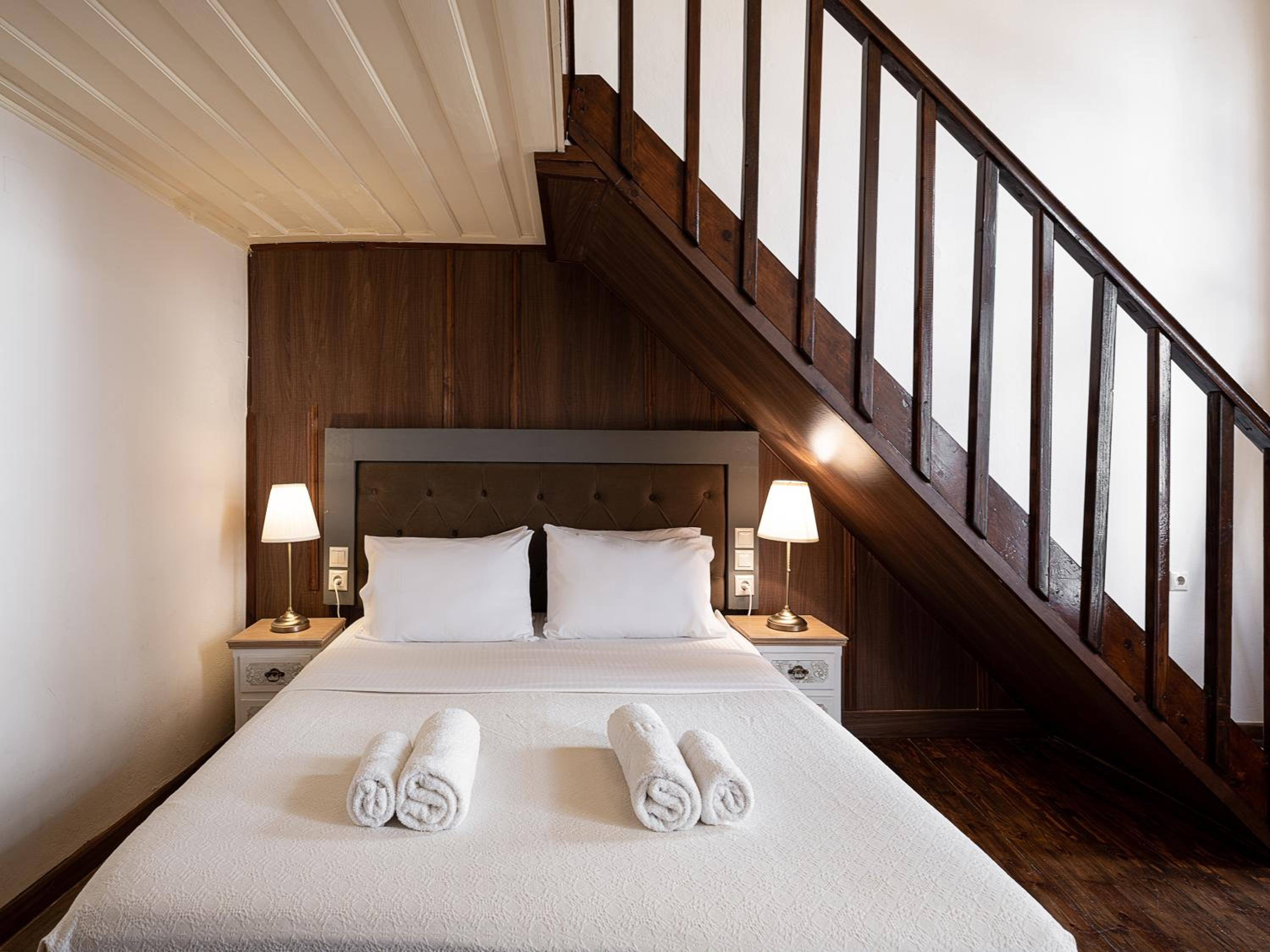 Family Suite with Balcony - Photo 10