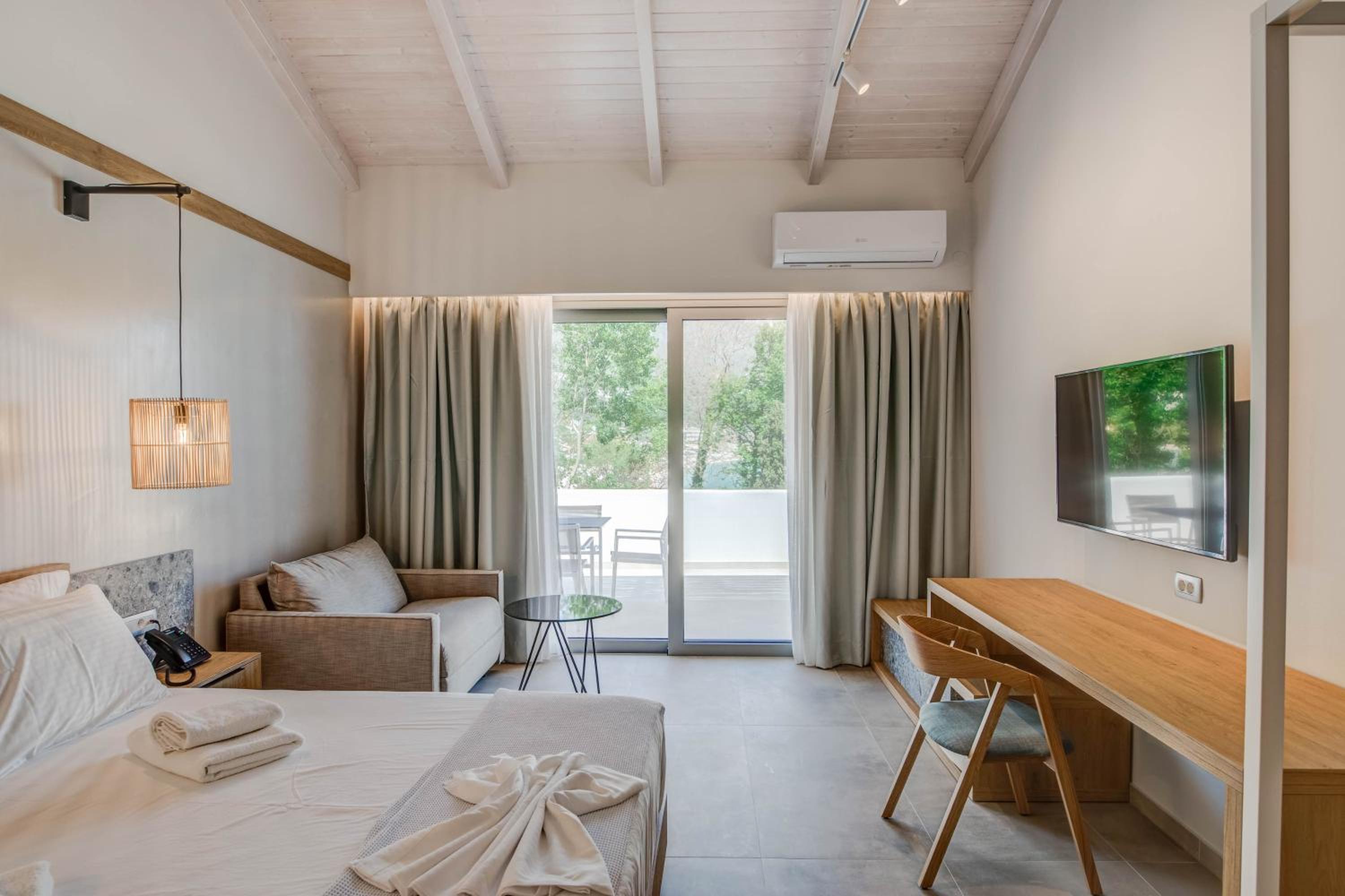Junior Suite with Sea View photo 3