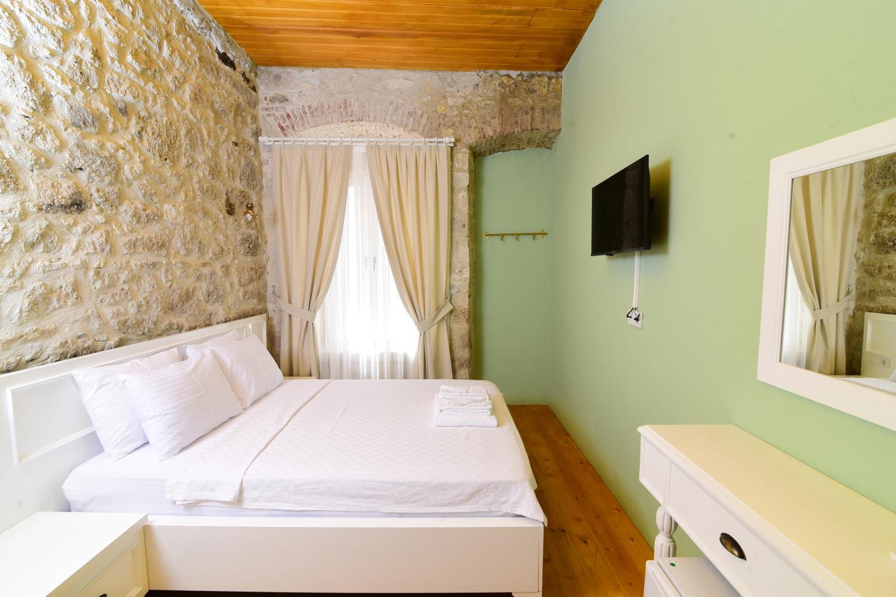 Deluxe Double Room - Photo 1