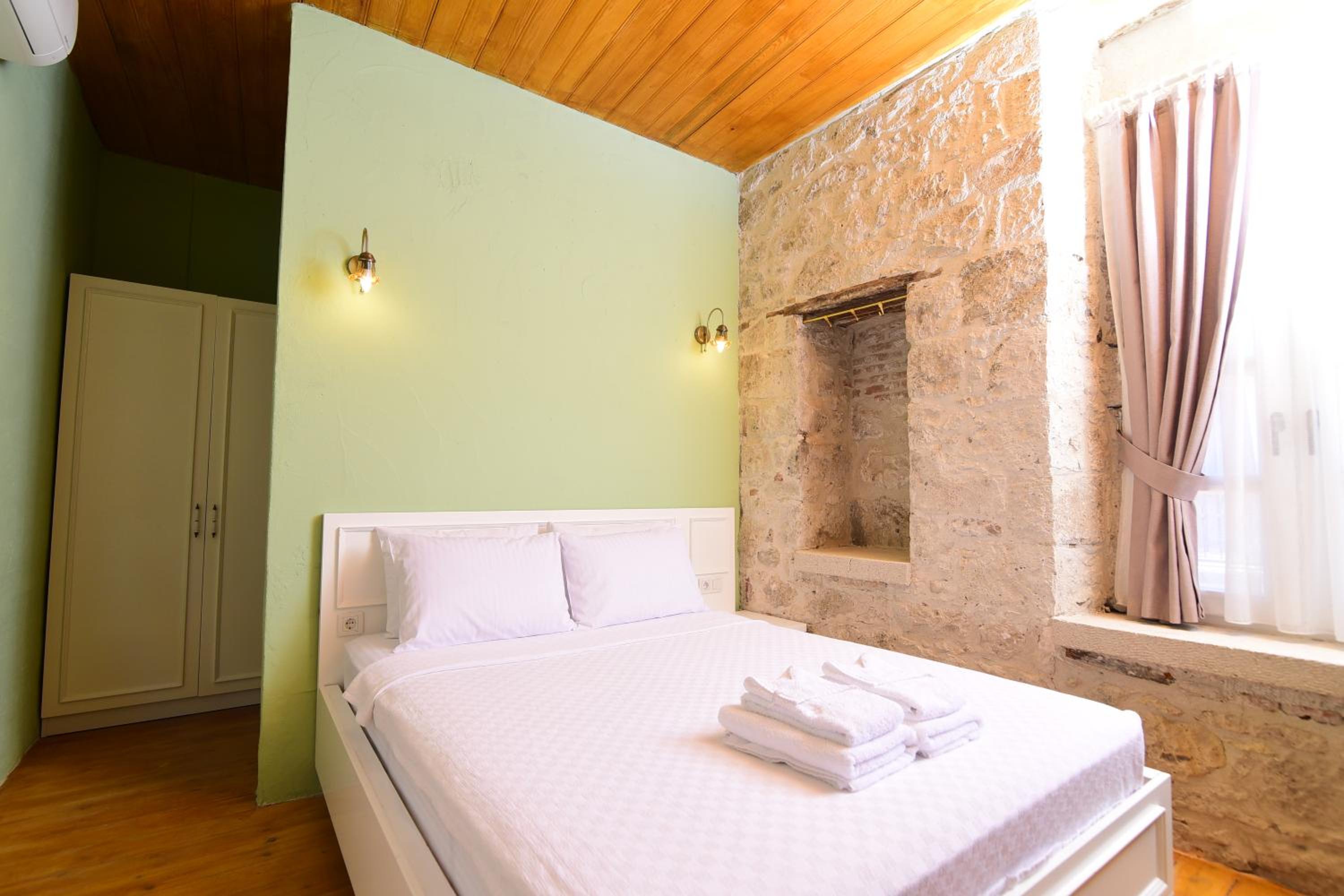 Deluxe Double Room - Photo 7