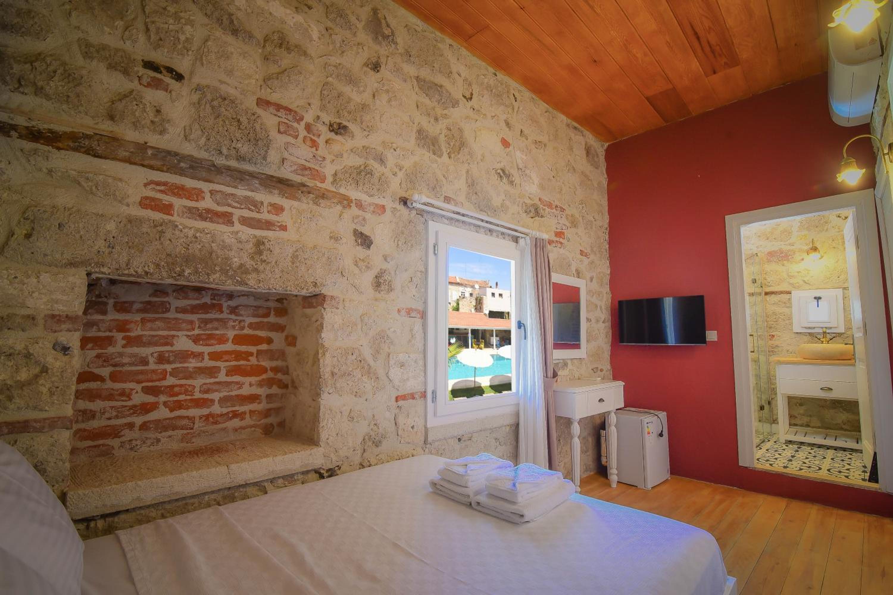 Deluxe Double Room - Photo 10