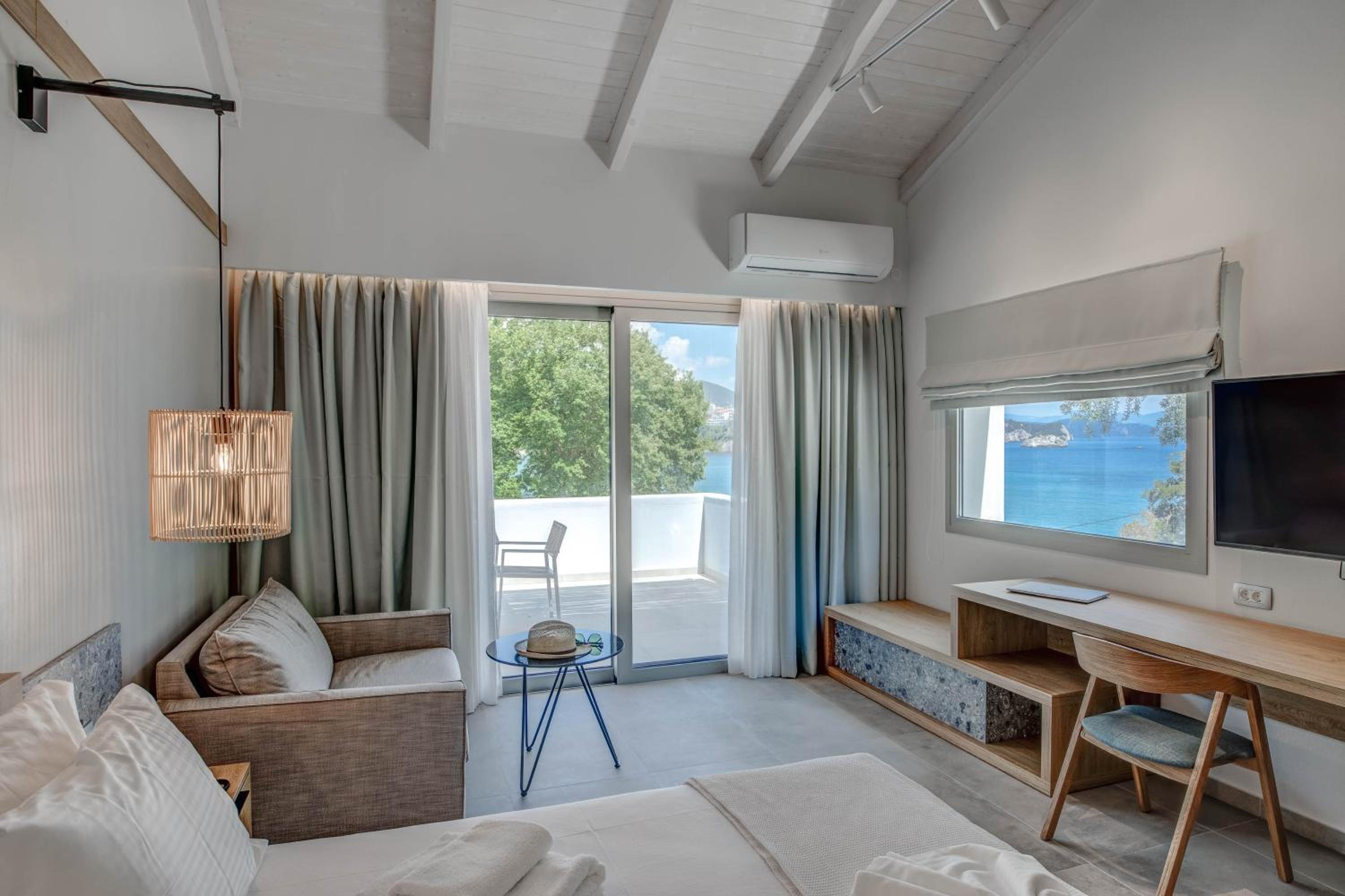Junior Suite with Sea View photo 2