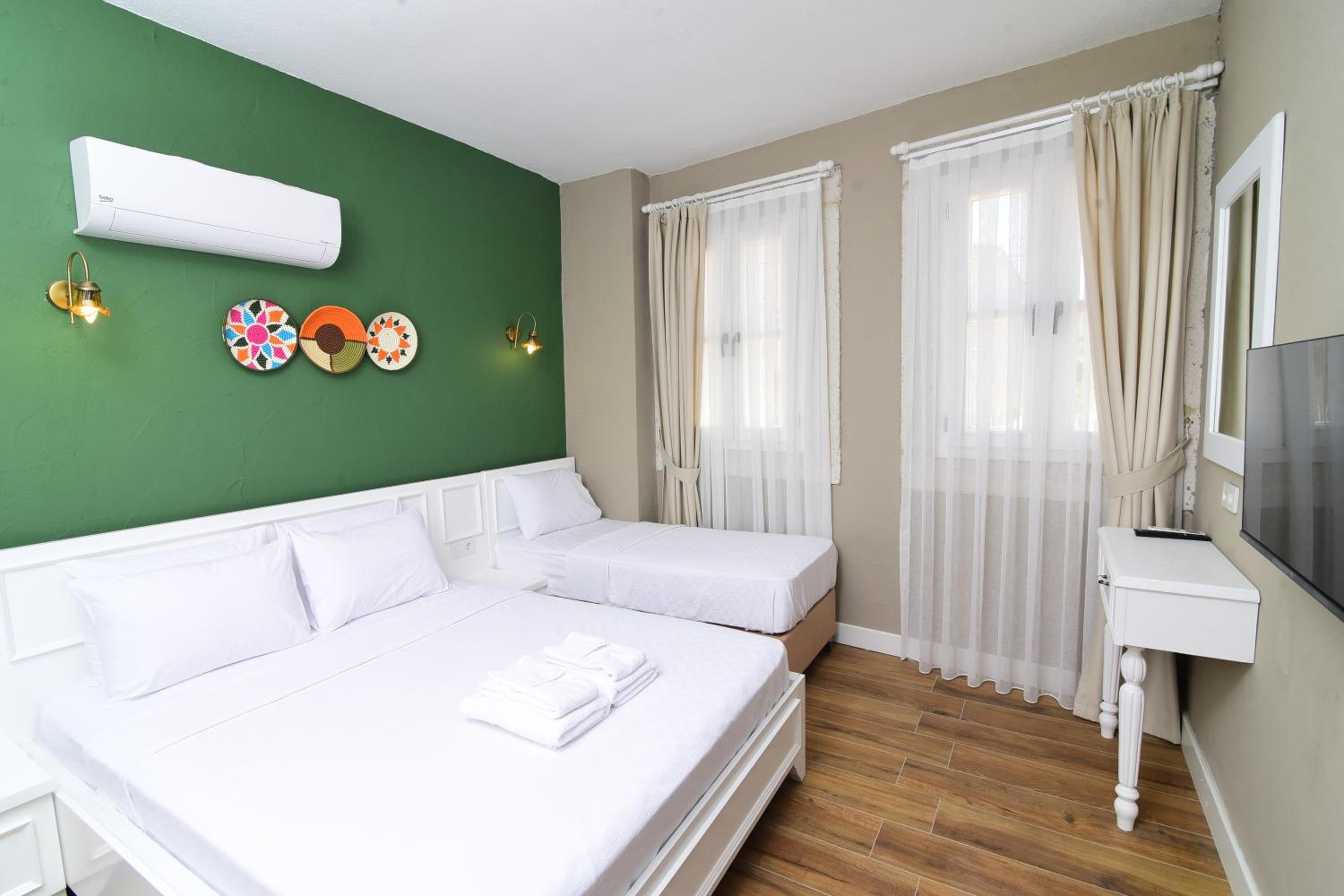  Superior Triple Room - Photo 3