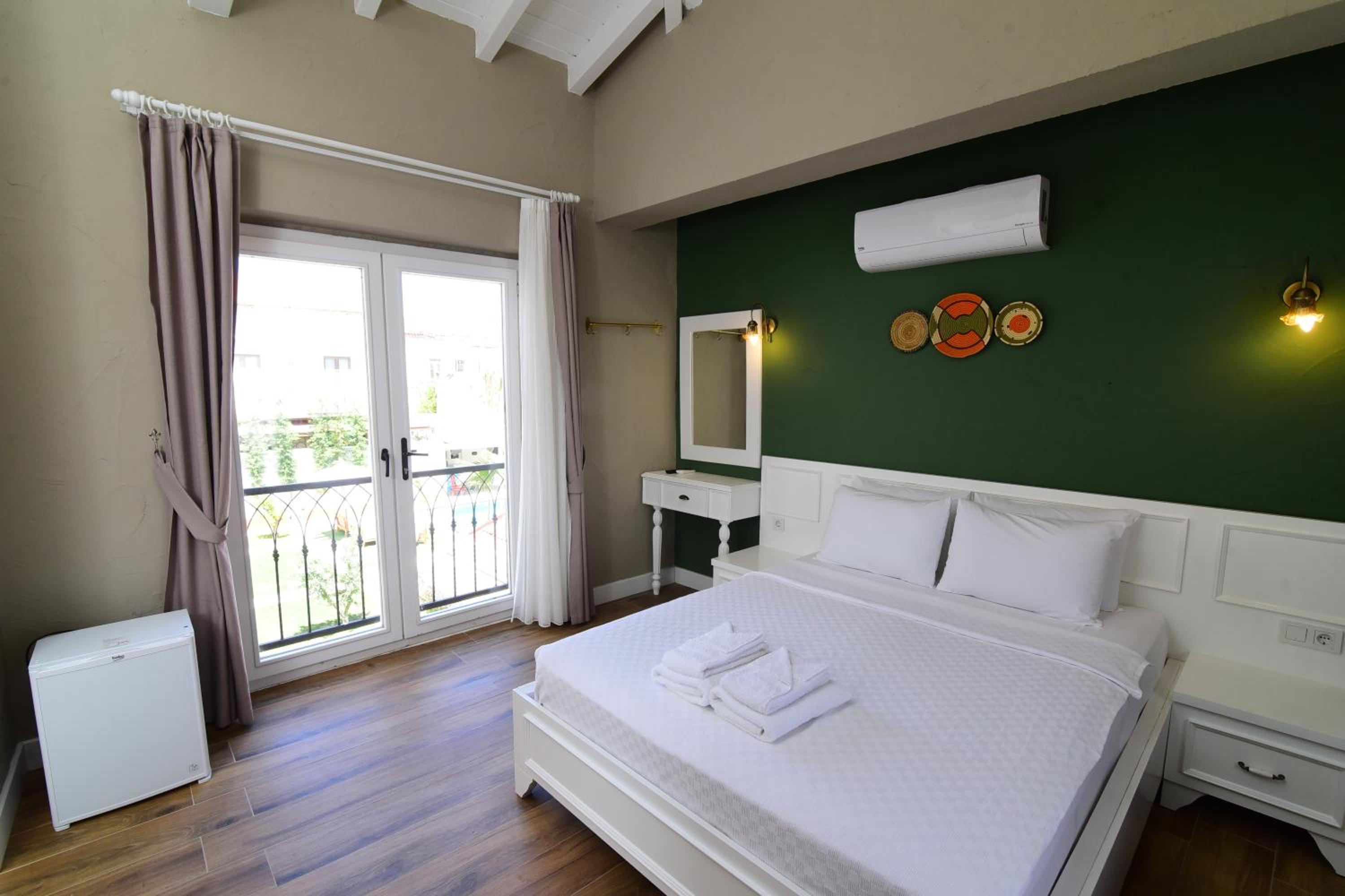  Superior Triple Room - Photo 10