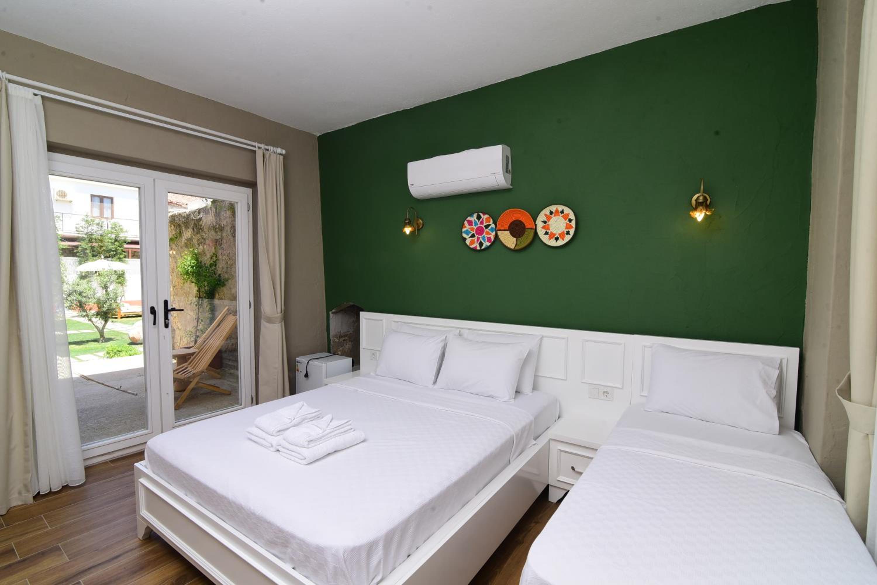  Superior Triple Room - Photo 1
