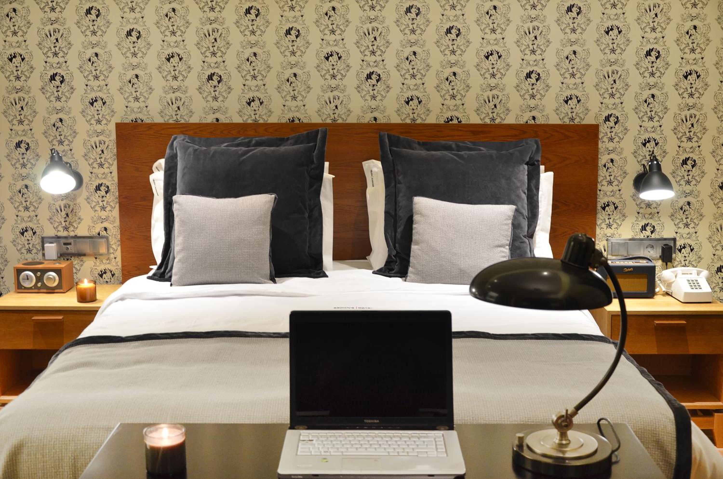 Small Double Room with street view photo 2