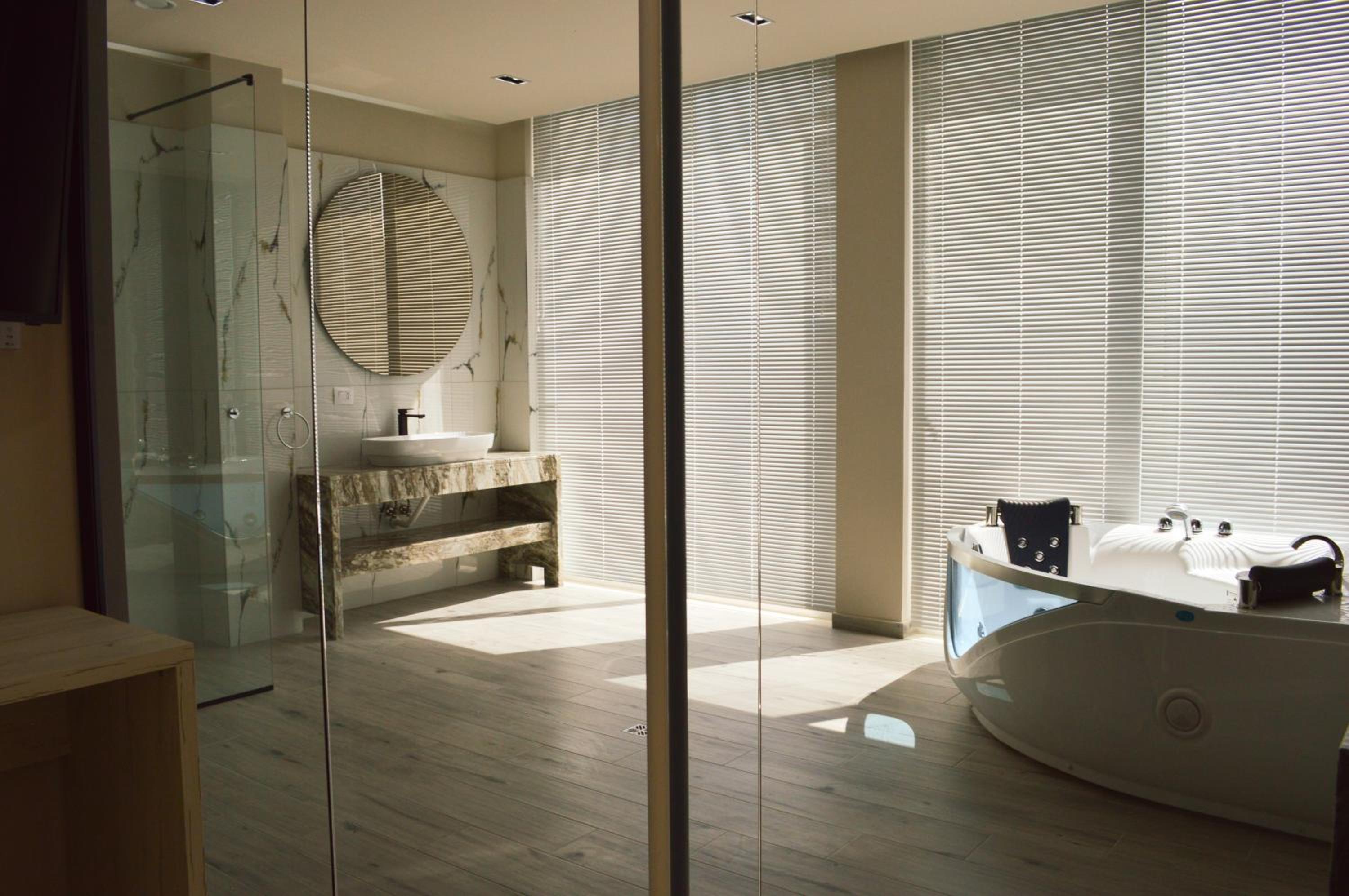 Deluxe Suite photo 3