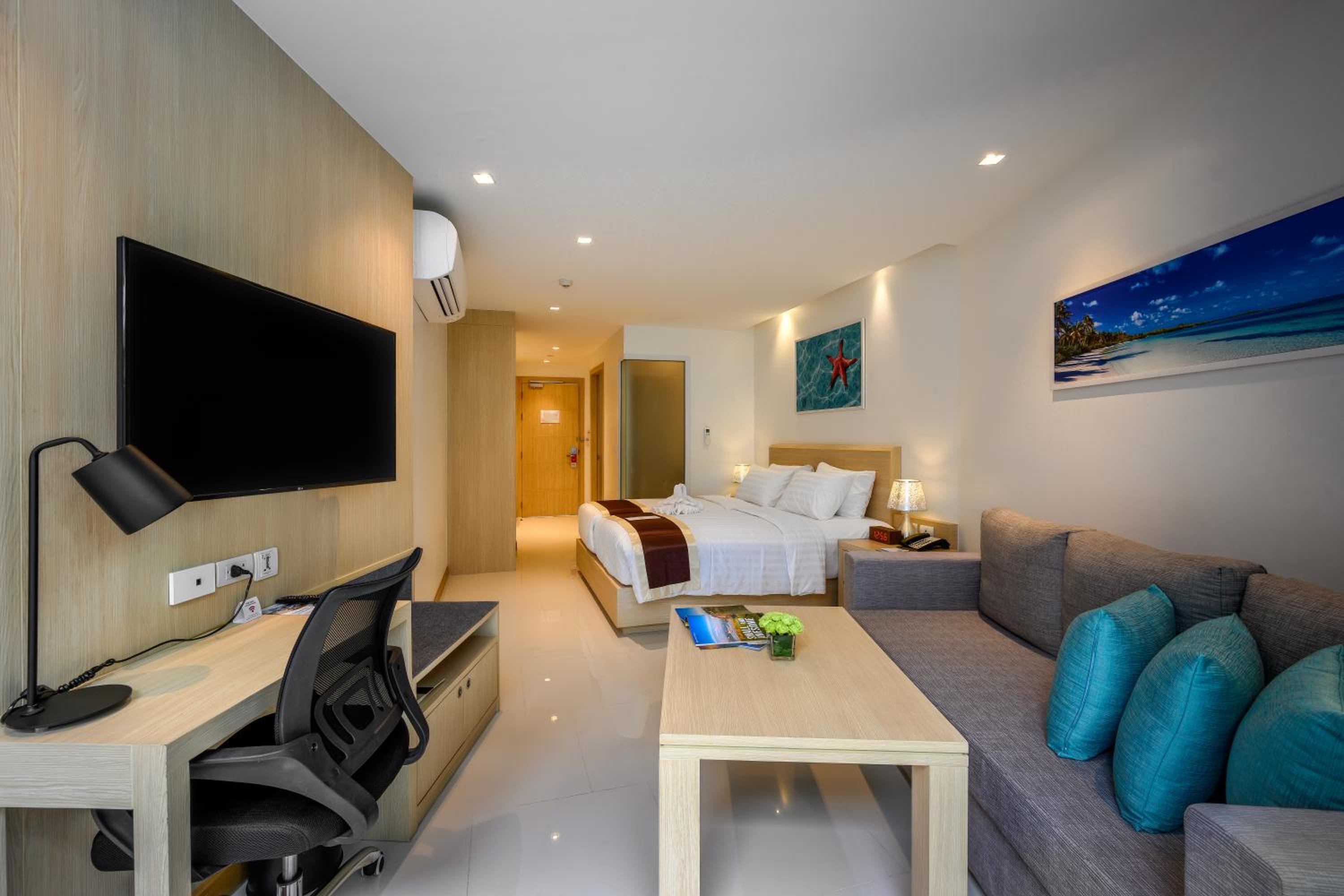 Deluxe Room - Photo 6
