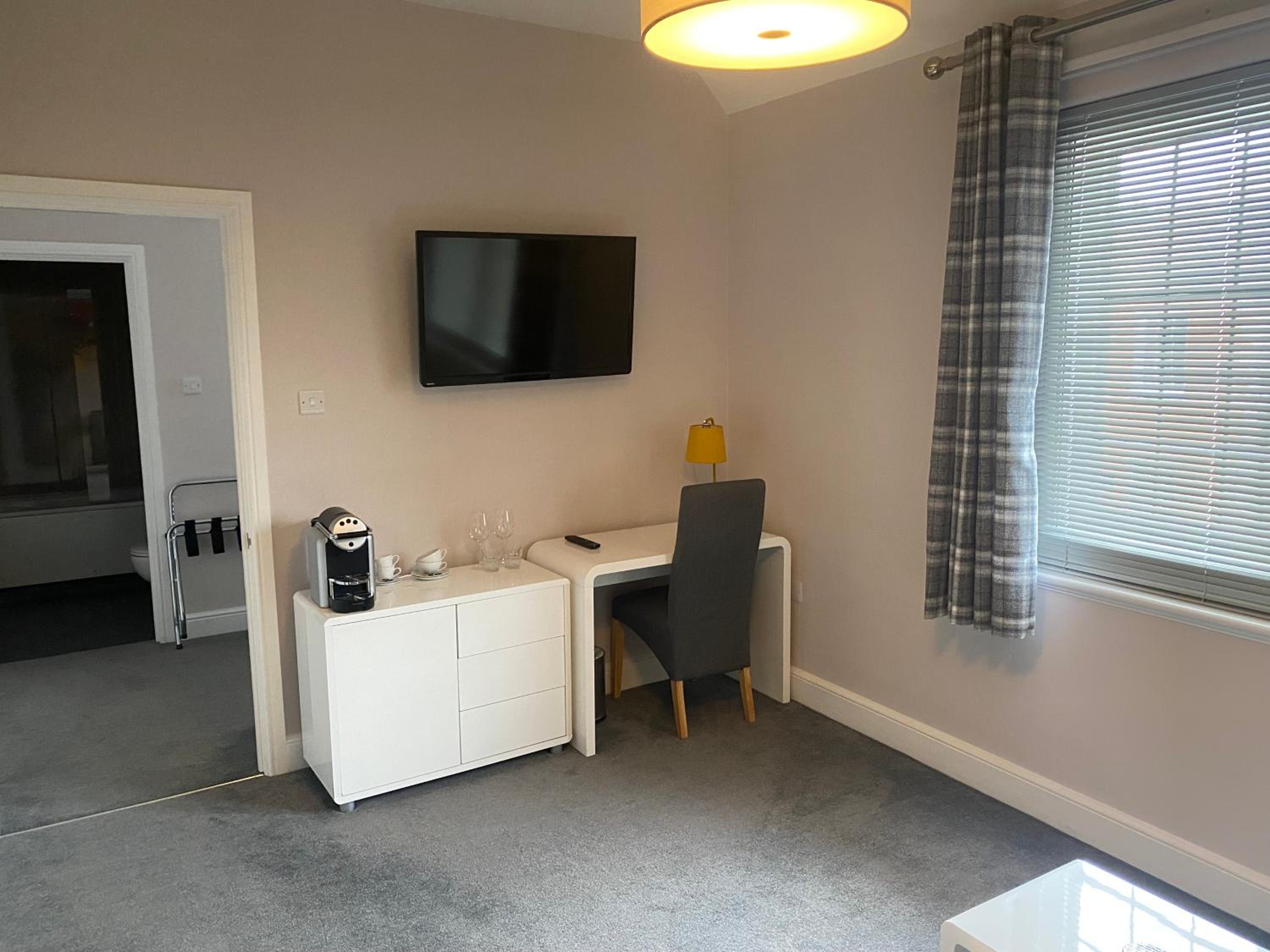 Suite - Photo 3