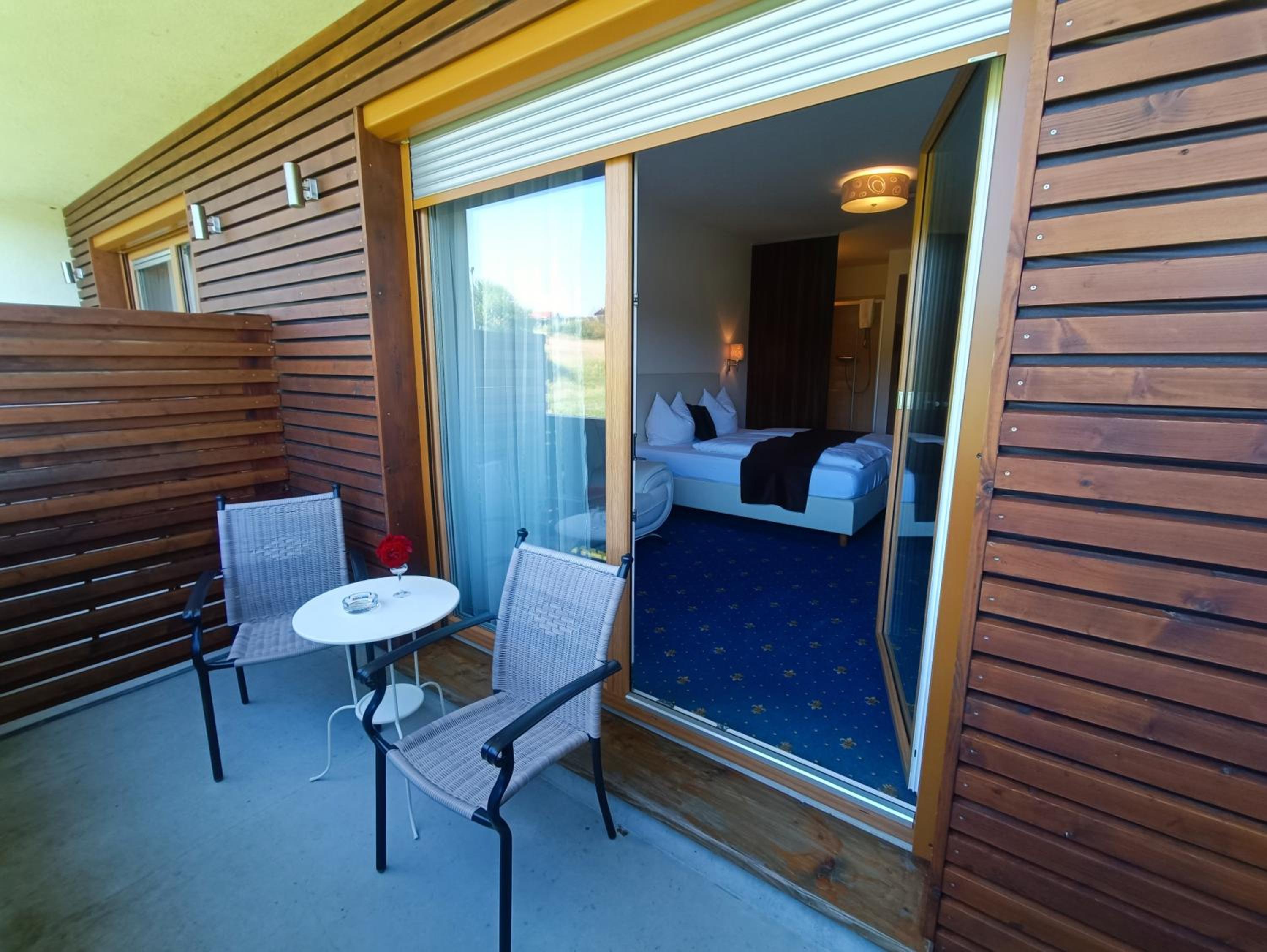 Double Room with Balcony - Photo 12