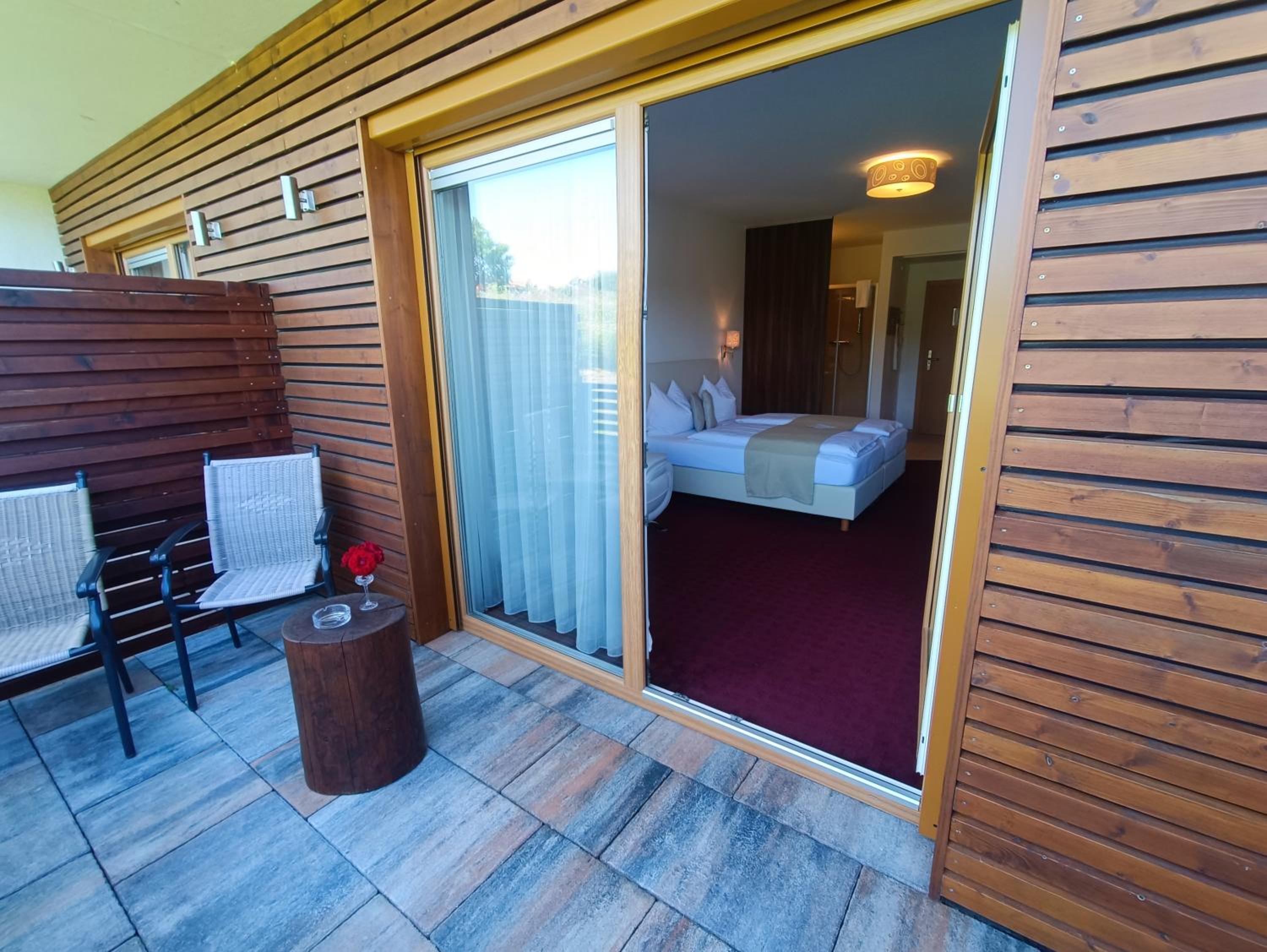 Double Room with Balcony - Photo 2